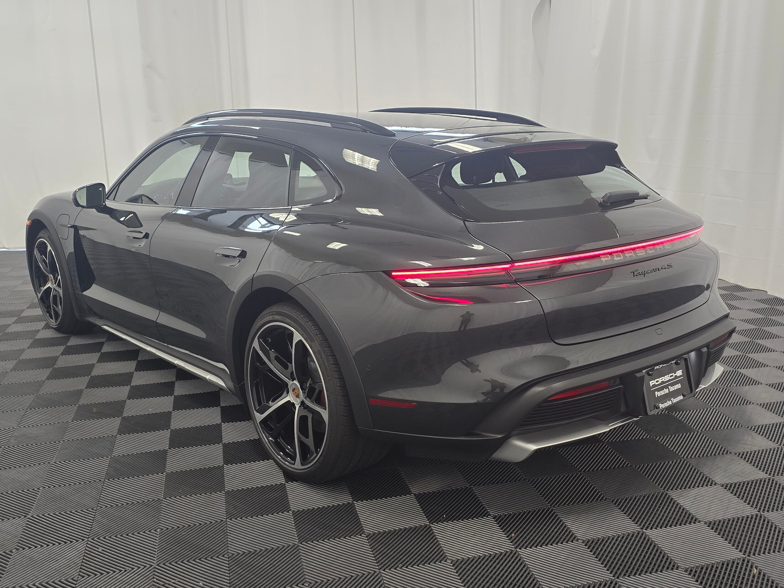 2025 Porsche Taycan 4S Cross Turismo photo 3