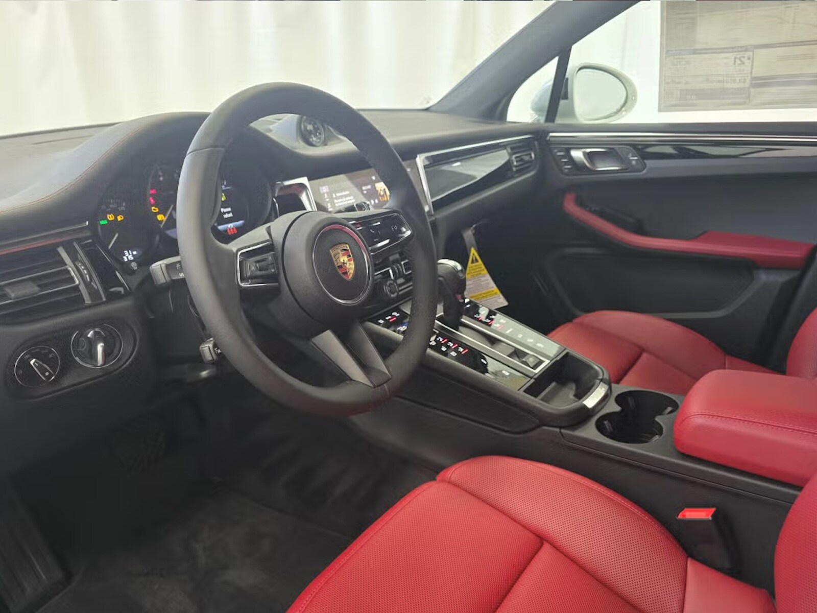 2025 Porsche Macan photo 4