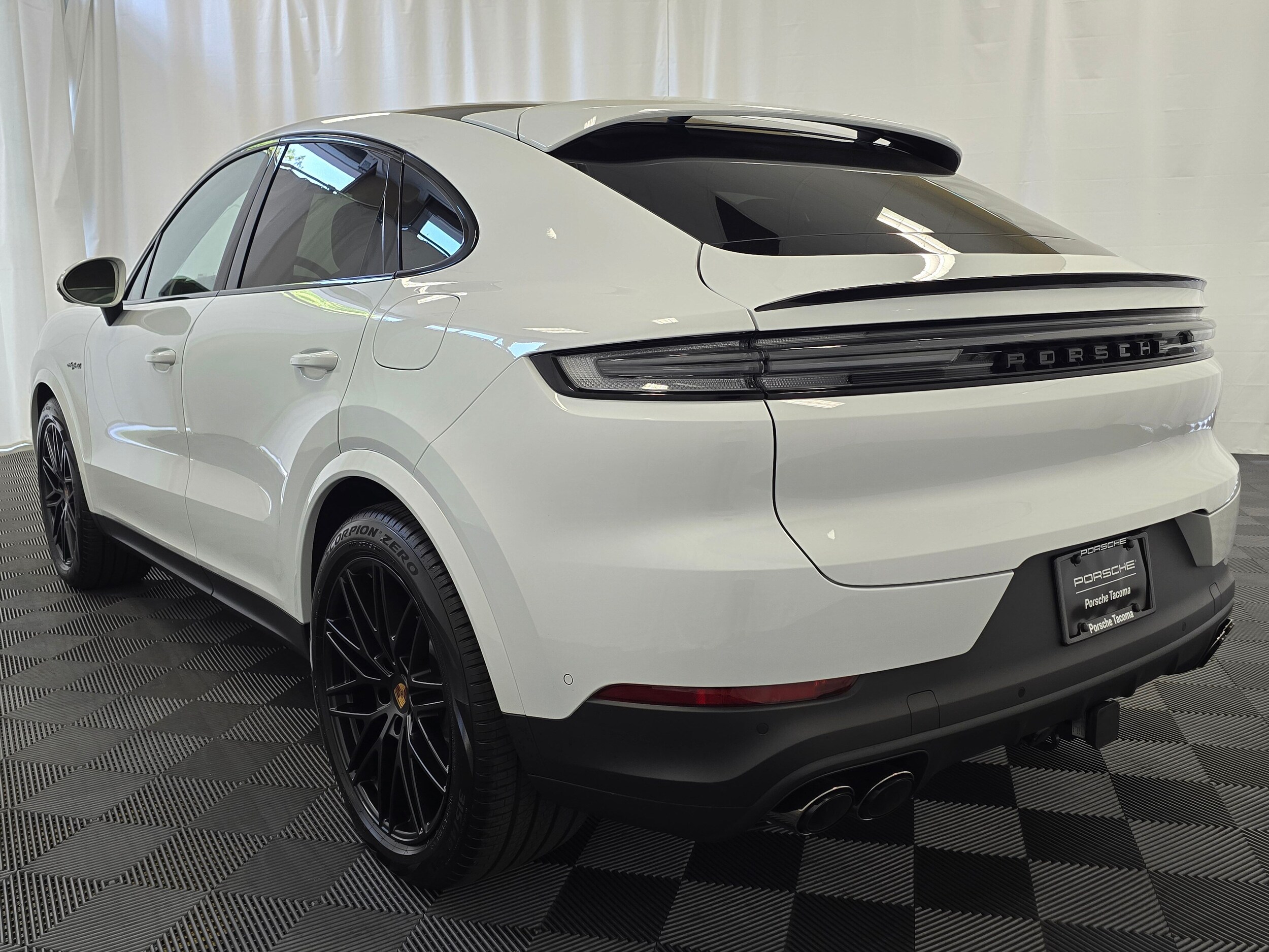 2025 Porsche Cayenne E-Hybrid Coupe photo 3
