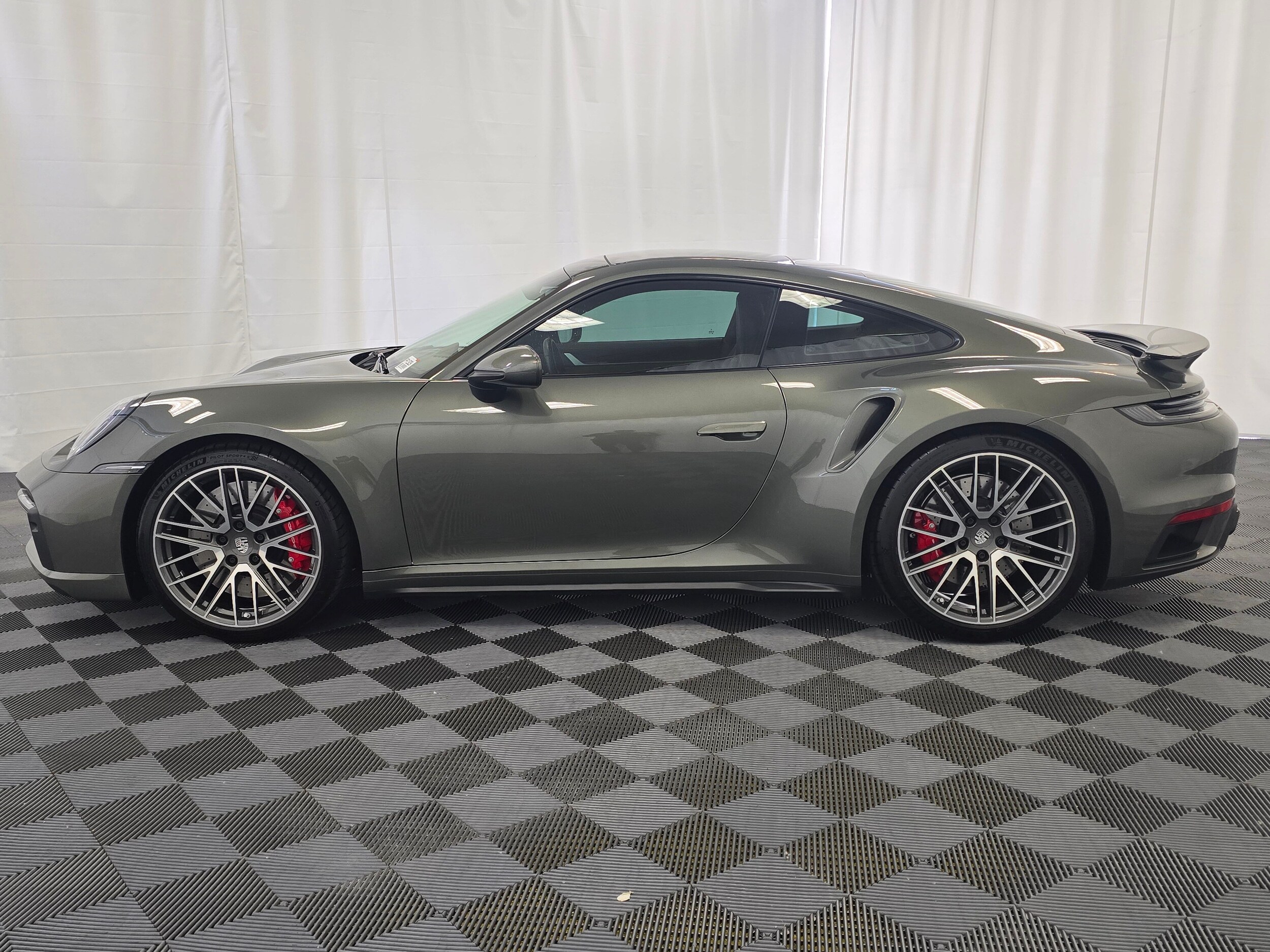 2022 Porsche 911 Turbo S photo 2