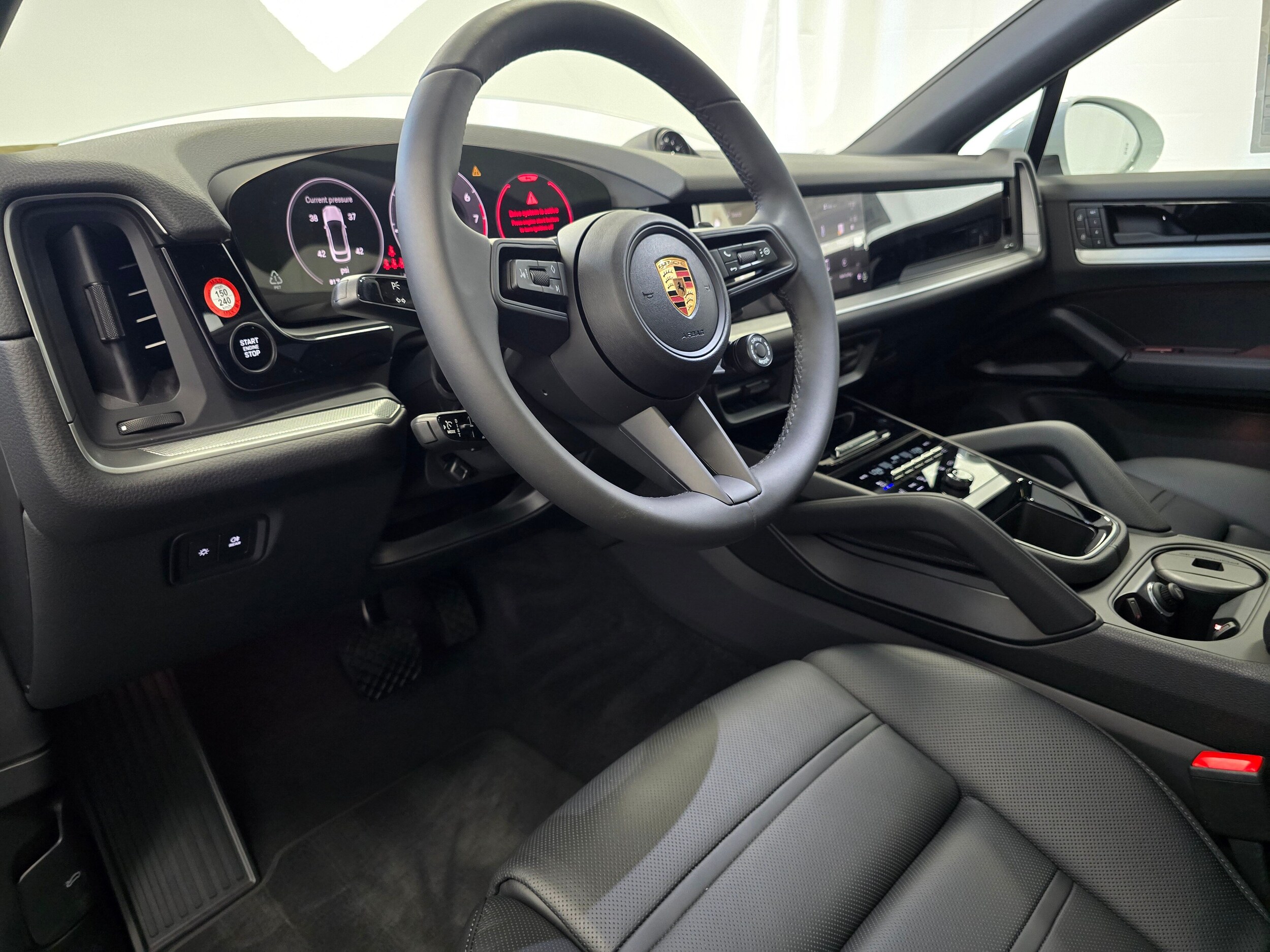 2025 Porsche Cayenne E-Hybrid Coupe photo 4