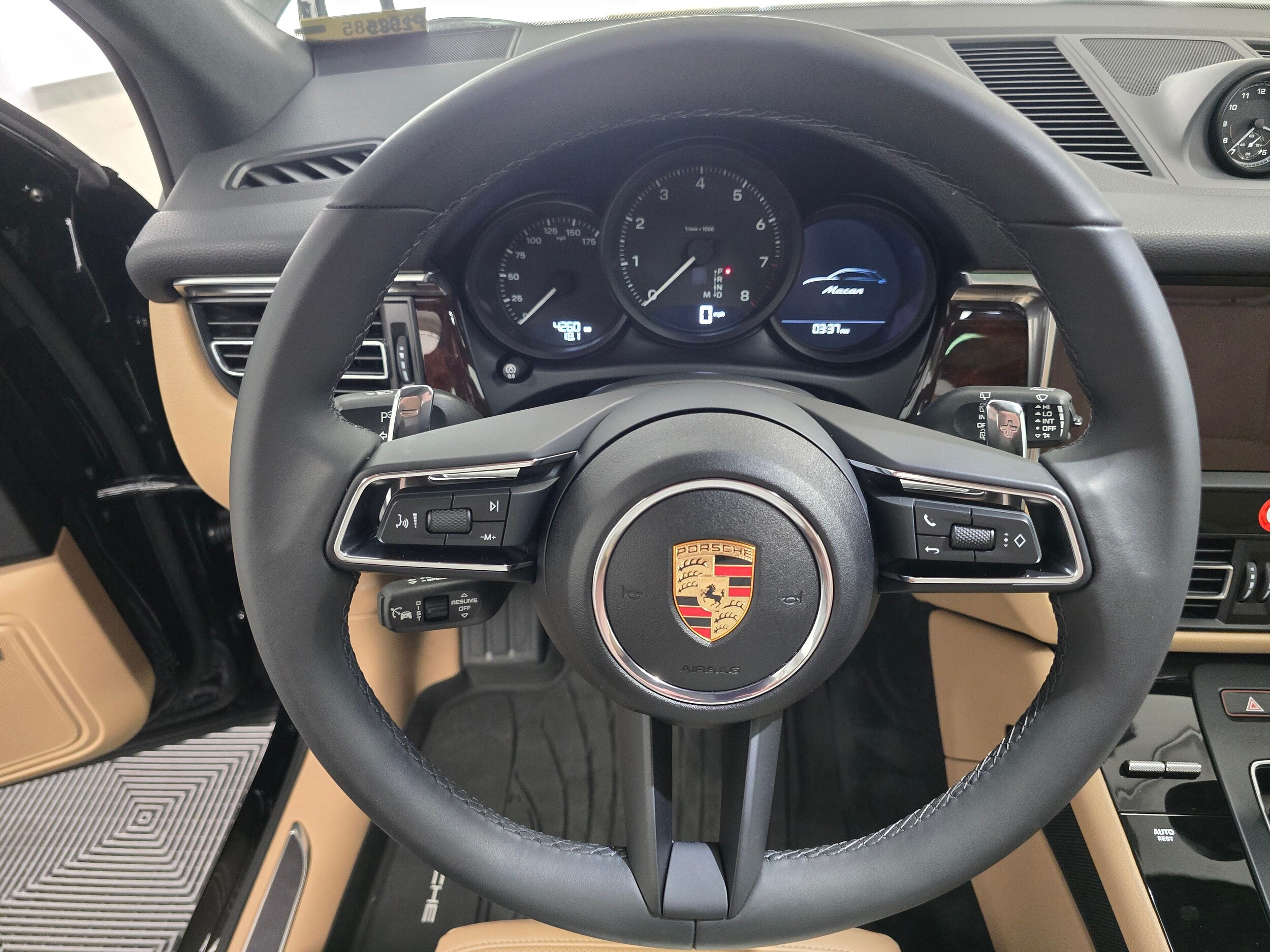 2025 Porsche Macan - Photo 15