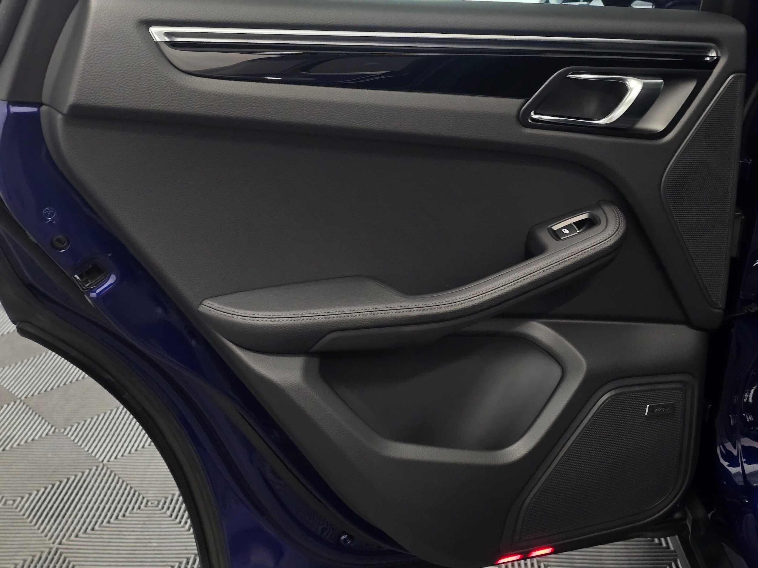 2026 Porsche Macan T - Photo 21