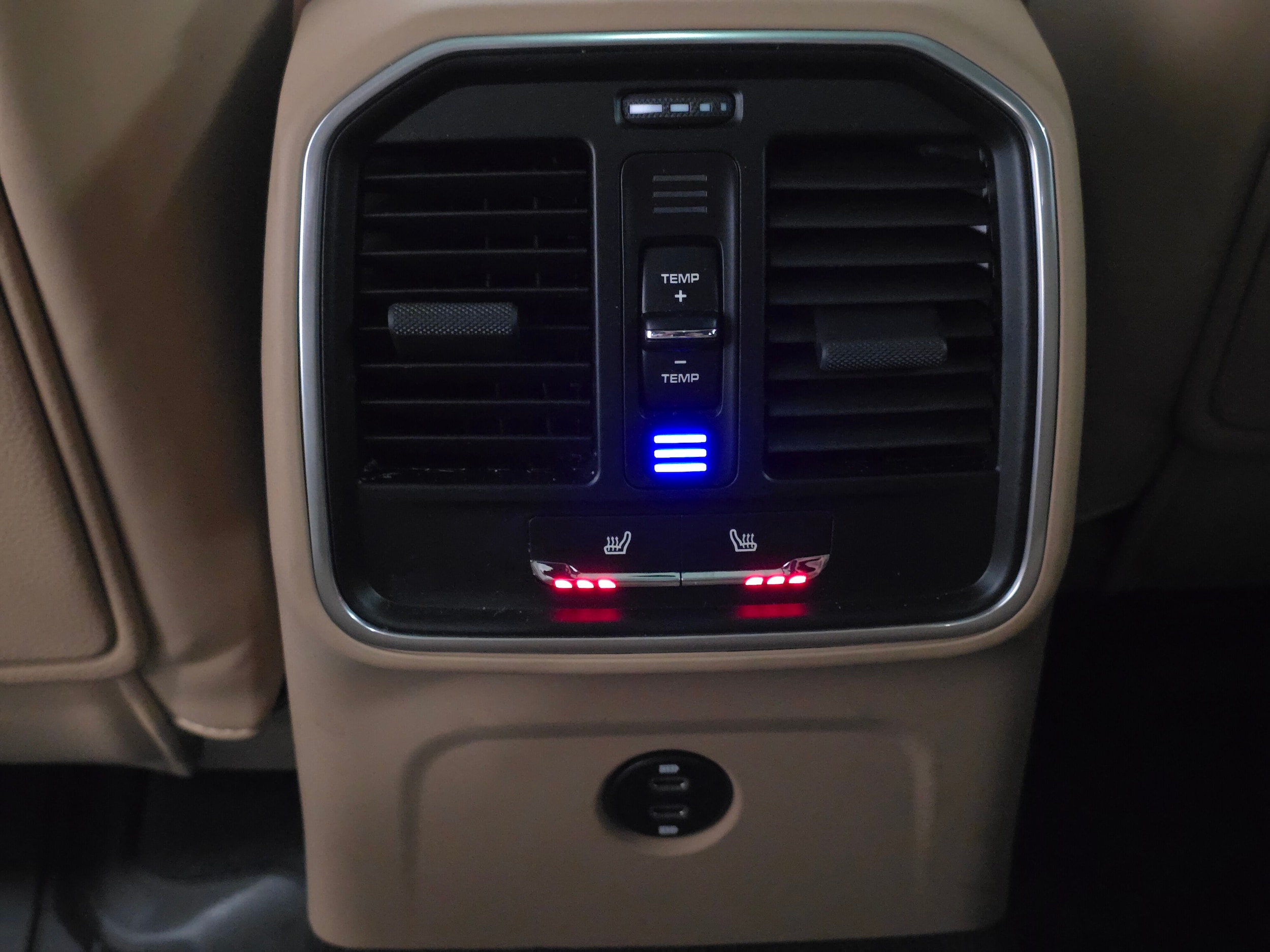 2025 Porsche Macan - Photo 19