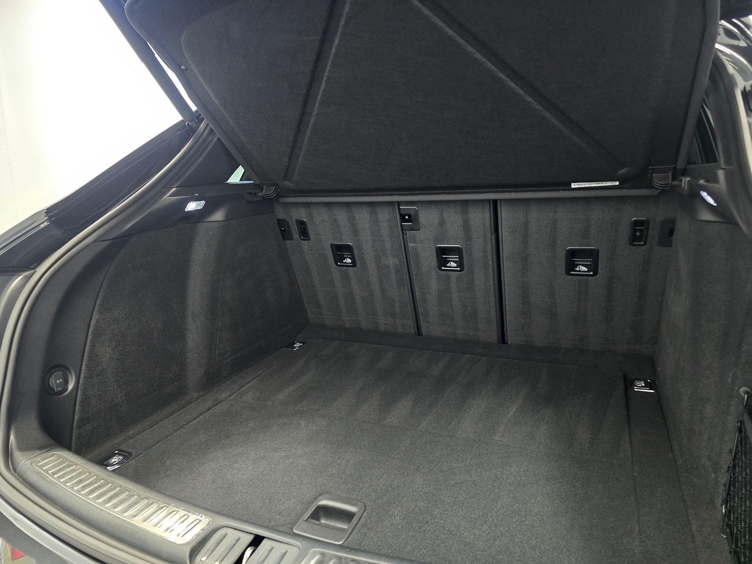 2025 Porsche Macan - Photo 22