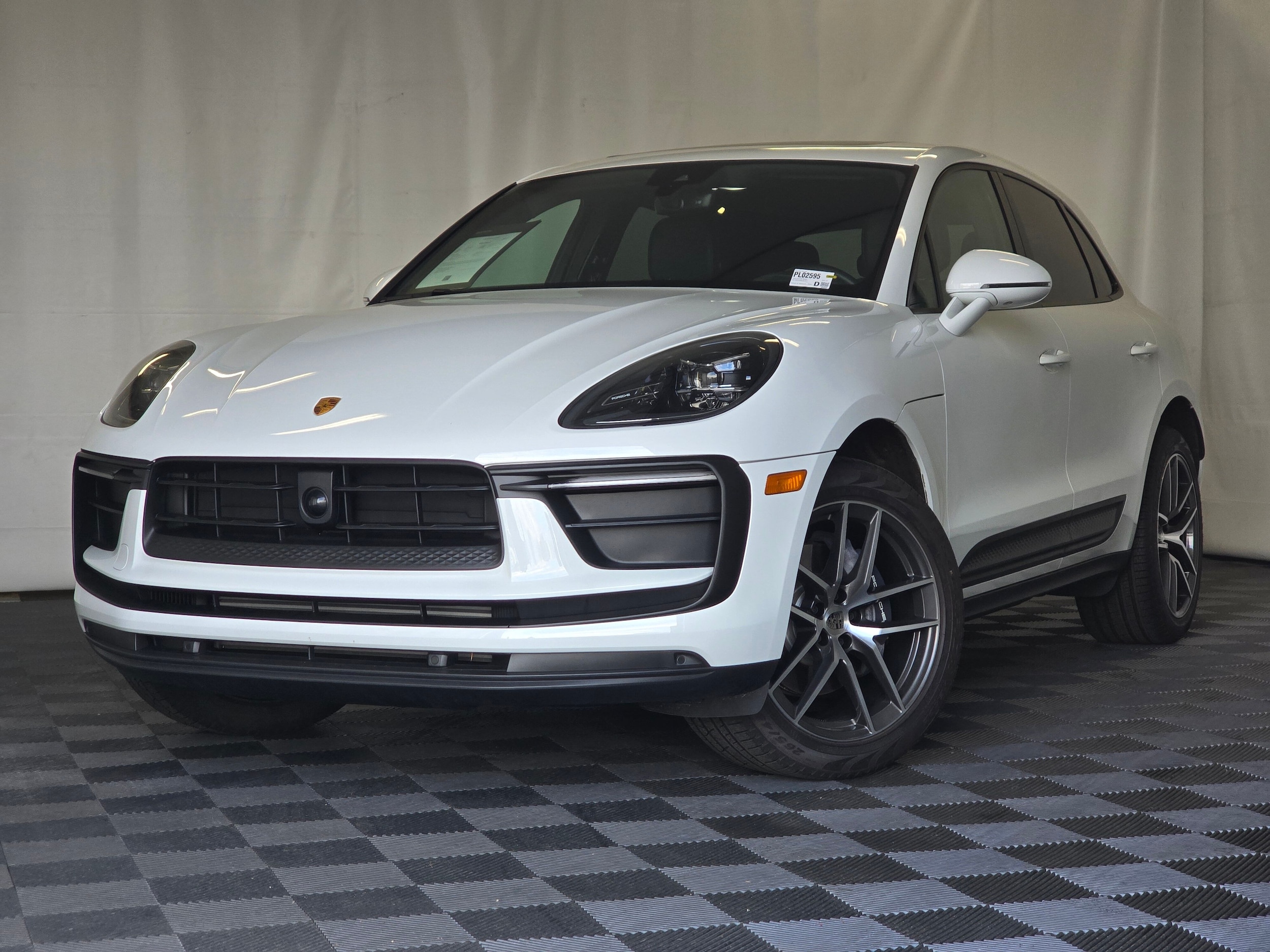 2025 Porsche Macan's photo