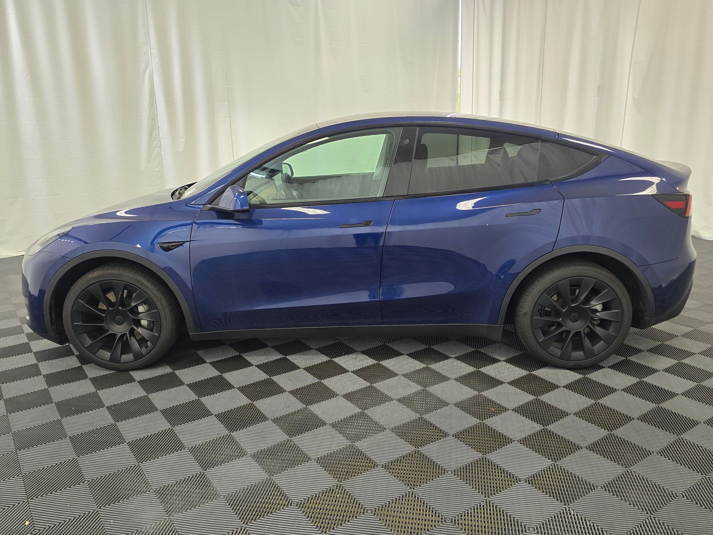 2021 Tesla Model Y Long Range photo 2