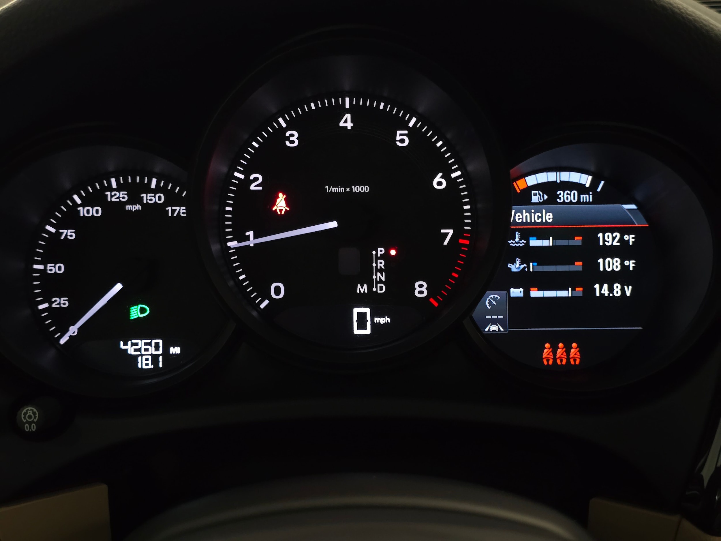 2025 Porsche Macan - Photo 37