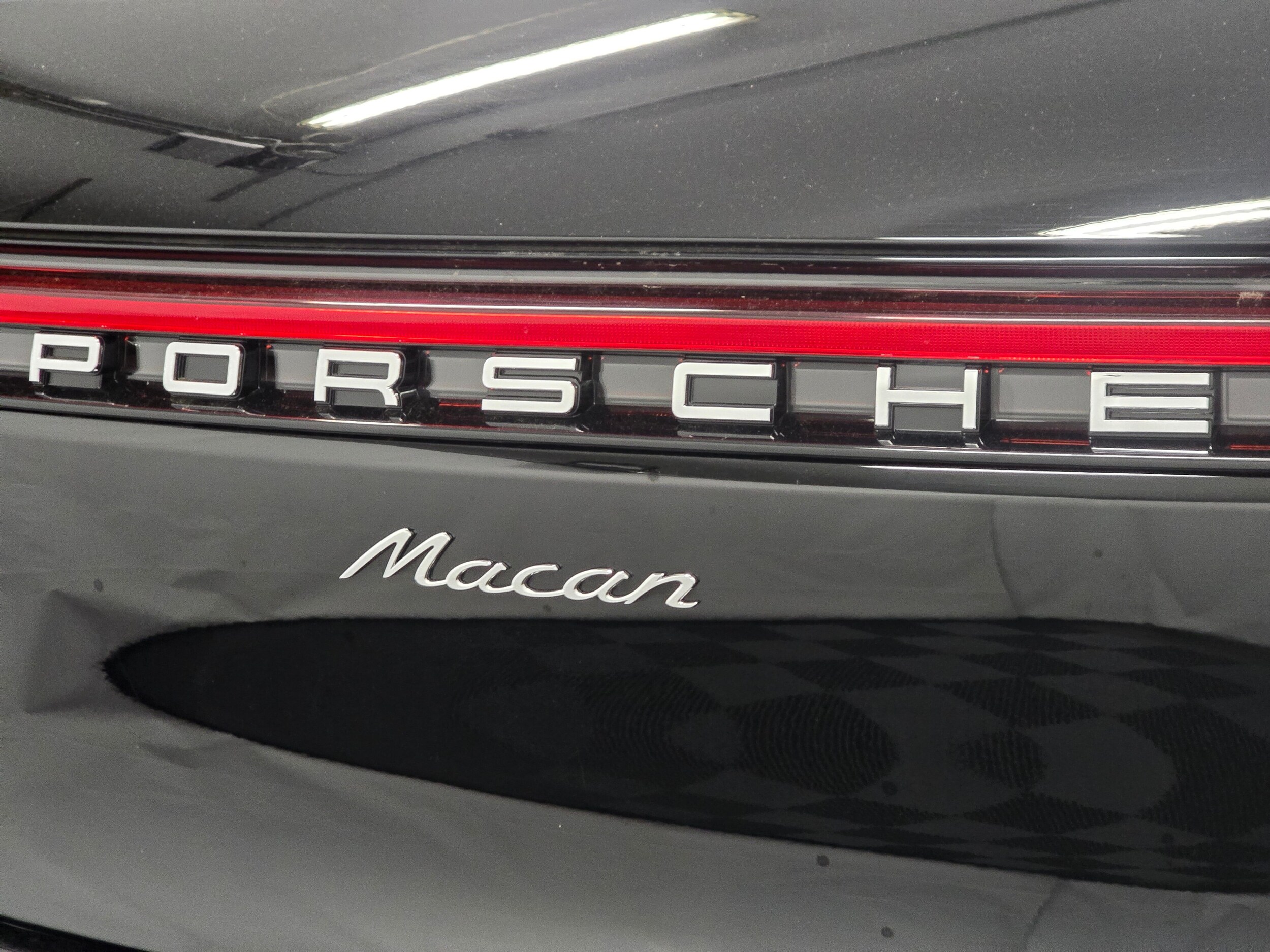 2025 Porsche Macan - Photo 32