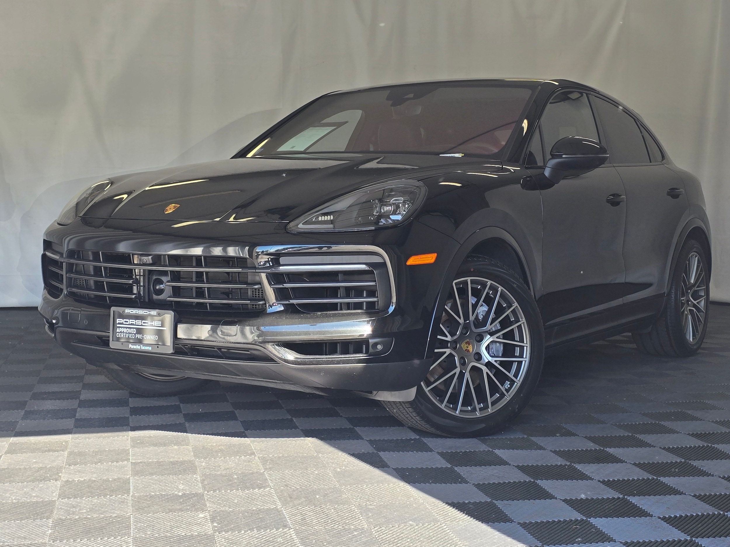 2023 Porsche Cayenne Platinum Edition's photo