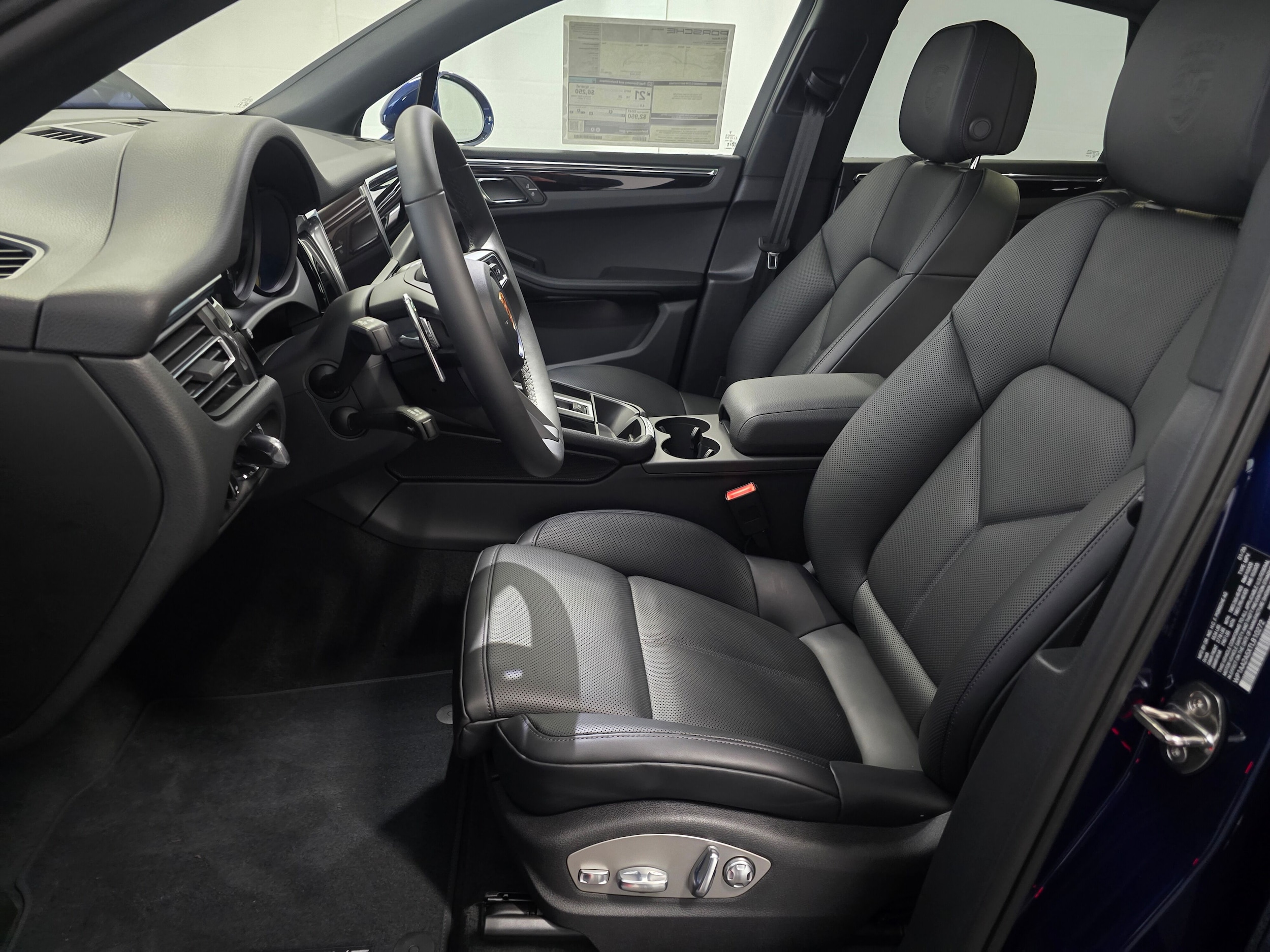 2026 Porsche Macan T - Photo 14