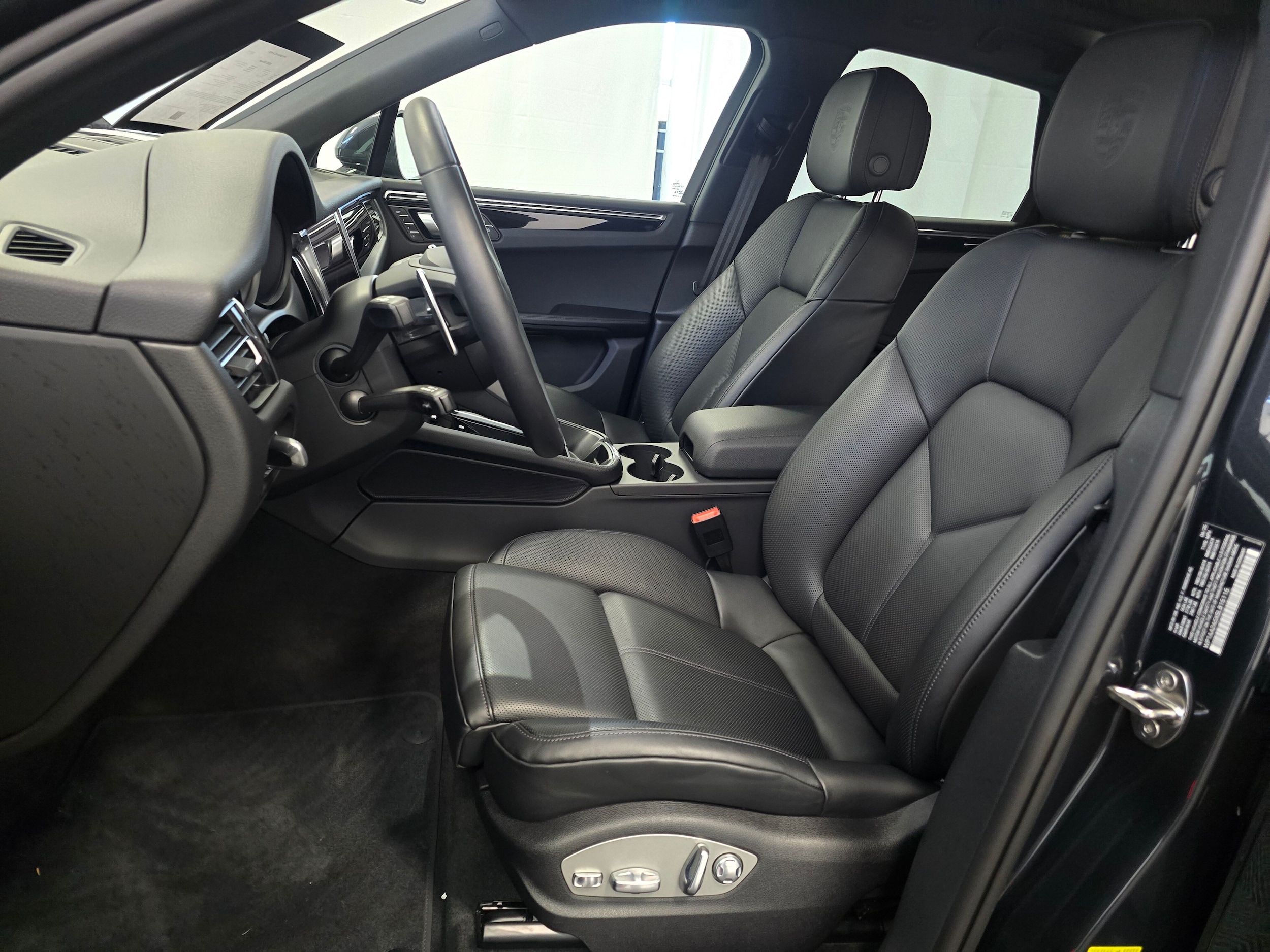 2025 Porsche Macan - Photo 14