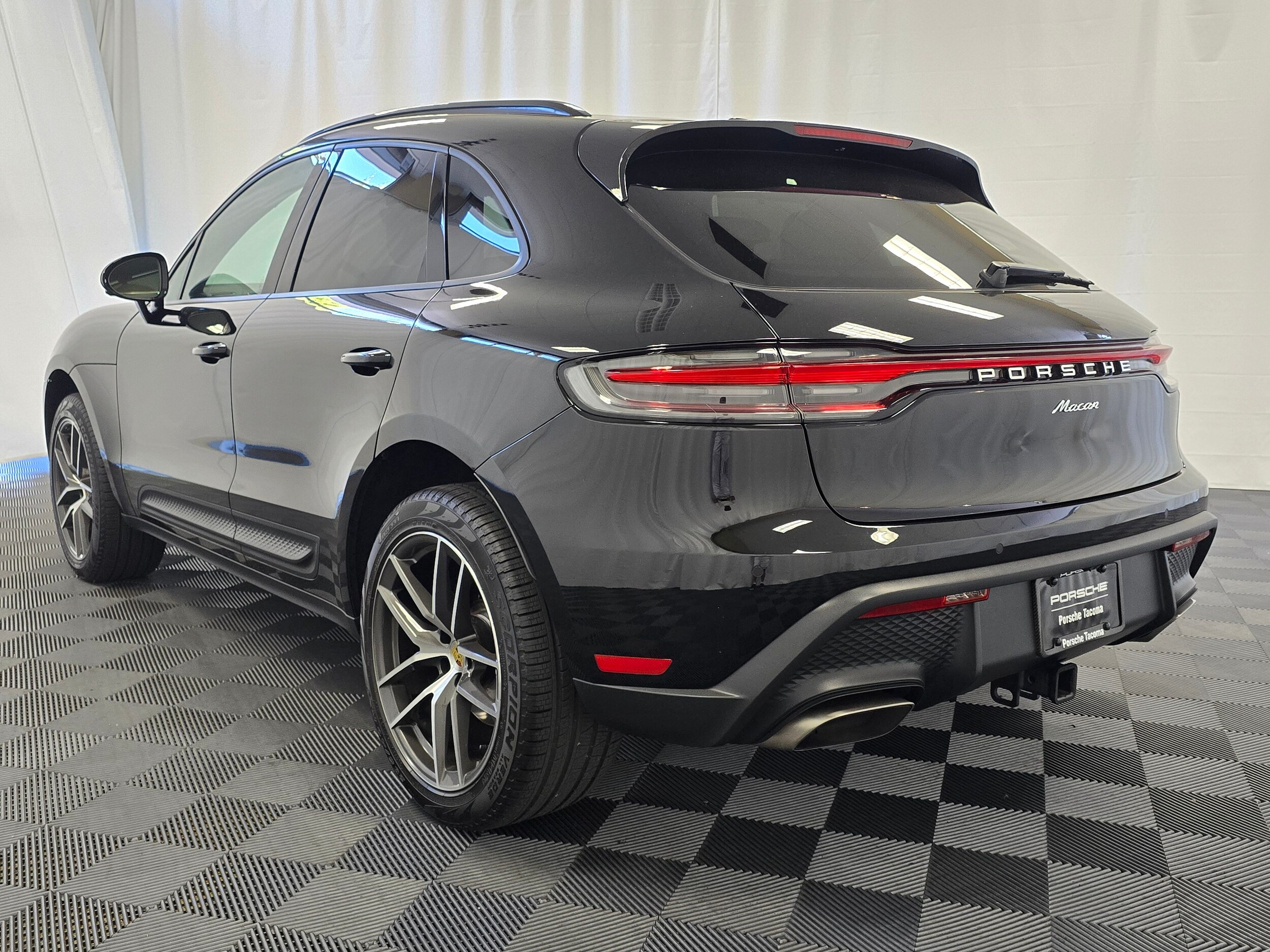 2025 Porsche Macan T photo 3