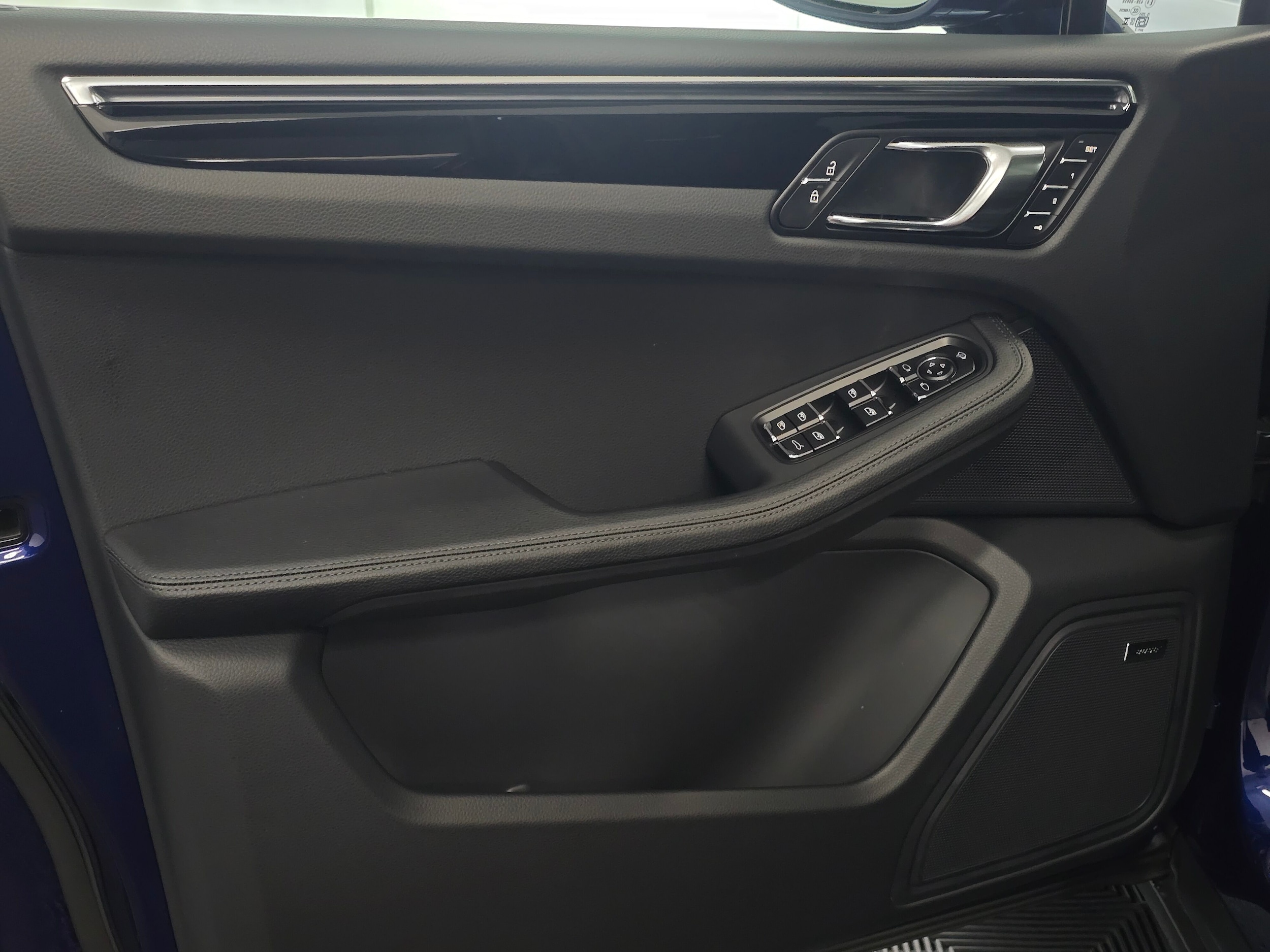 2026 Porsche Macan T - Photo 32