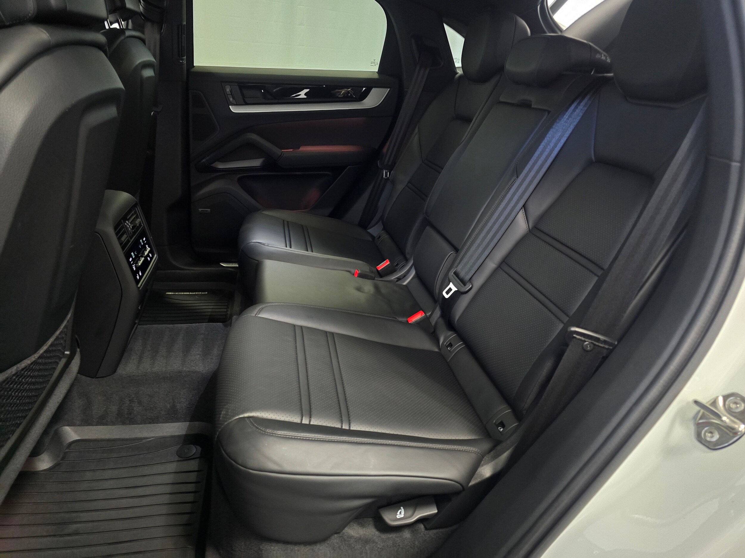 2025 Porsche Cayenne Coup Base - Photo 21