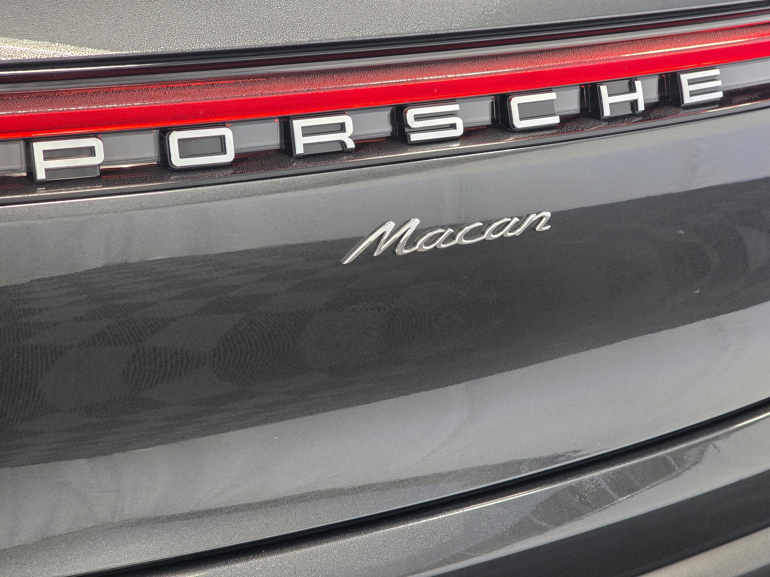2025 Porsche Macan - Photo 31