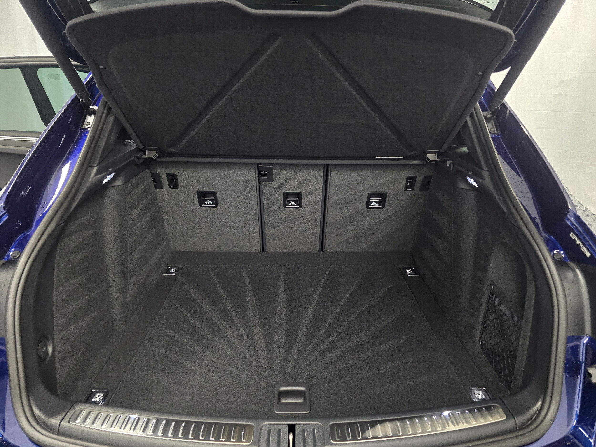 2026 Porsche Macan T - Photo 12