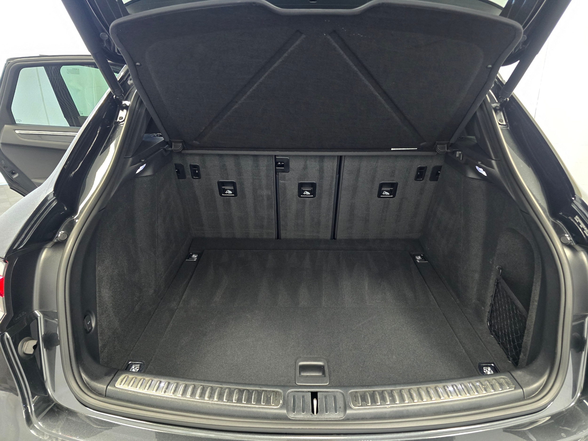 2025 Porsche Macan - Photo 12