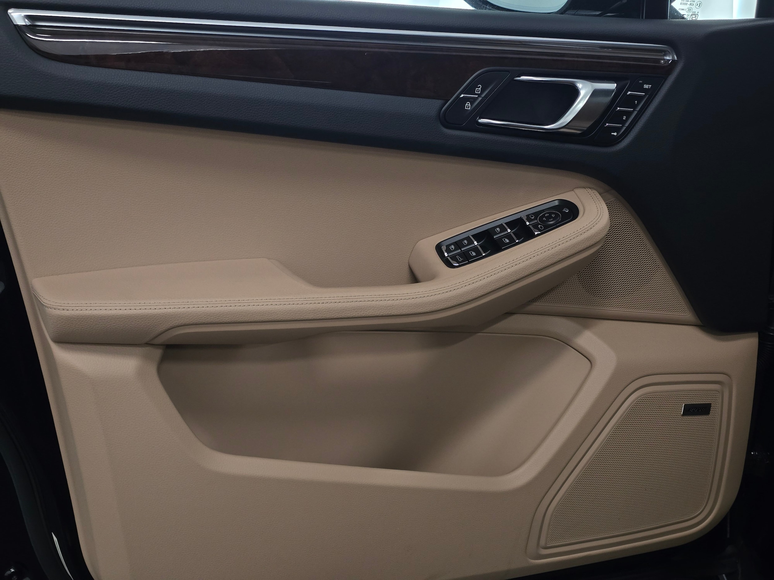 2025 Porsche Macan - Photo 33