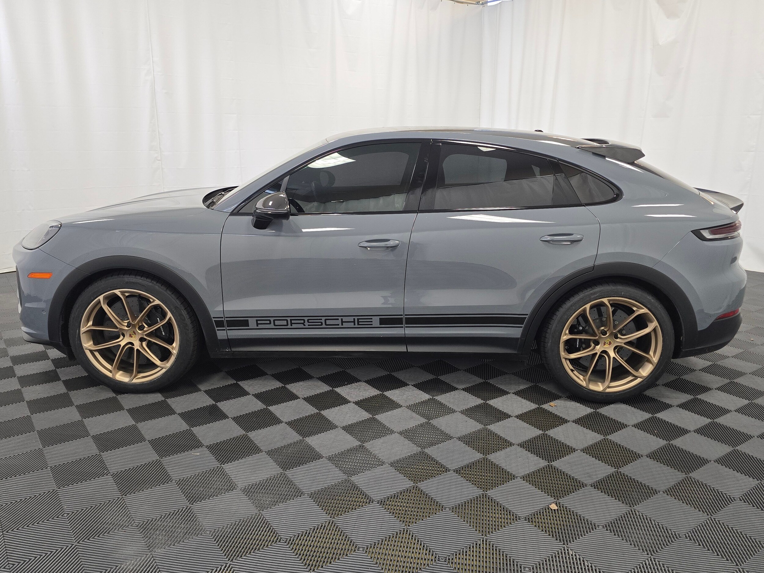 2024 Porsche Cayenne Coupe Turbo GT photo 2
