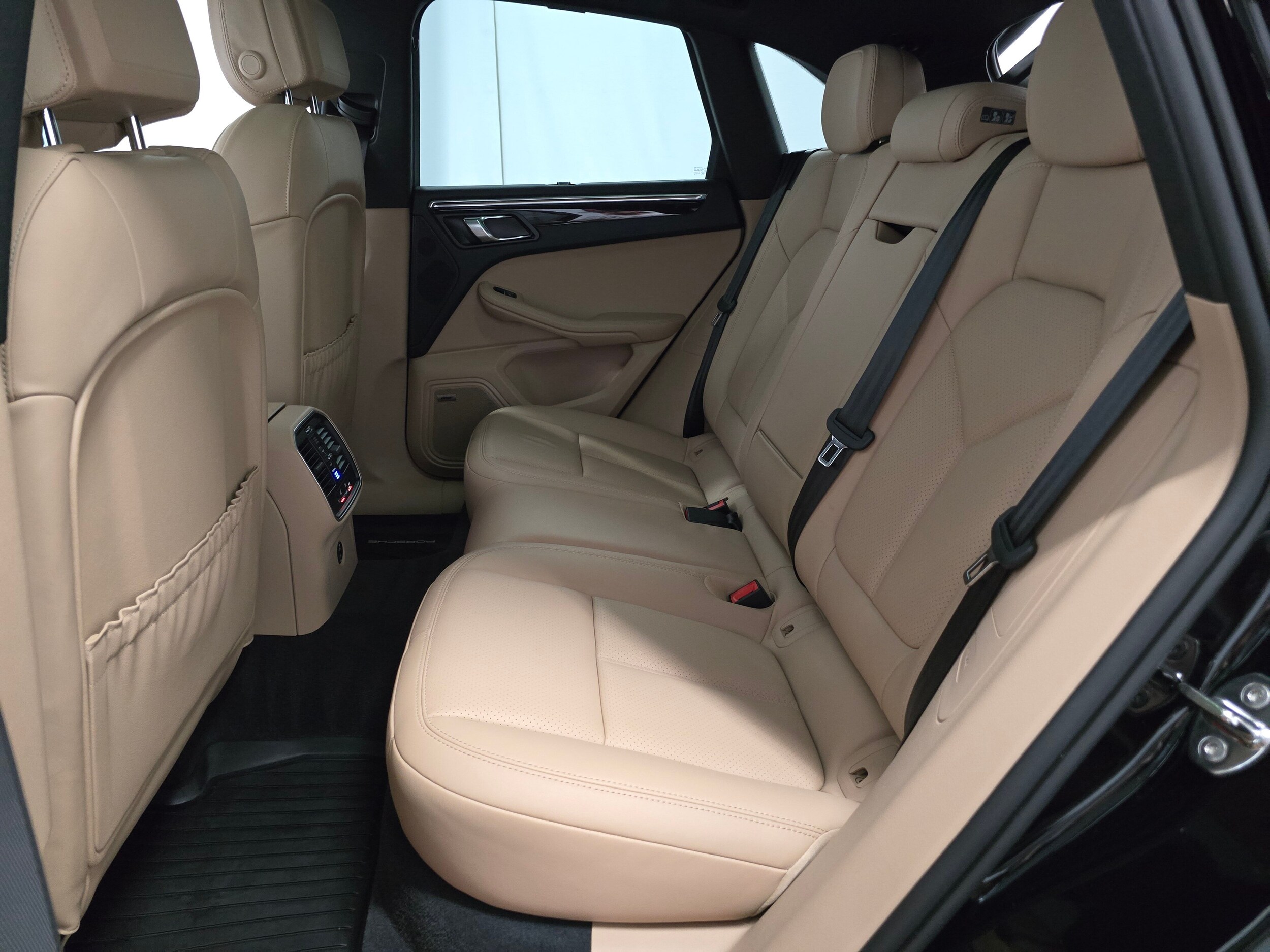 2025 Porsche Macan - Photo 20