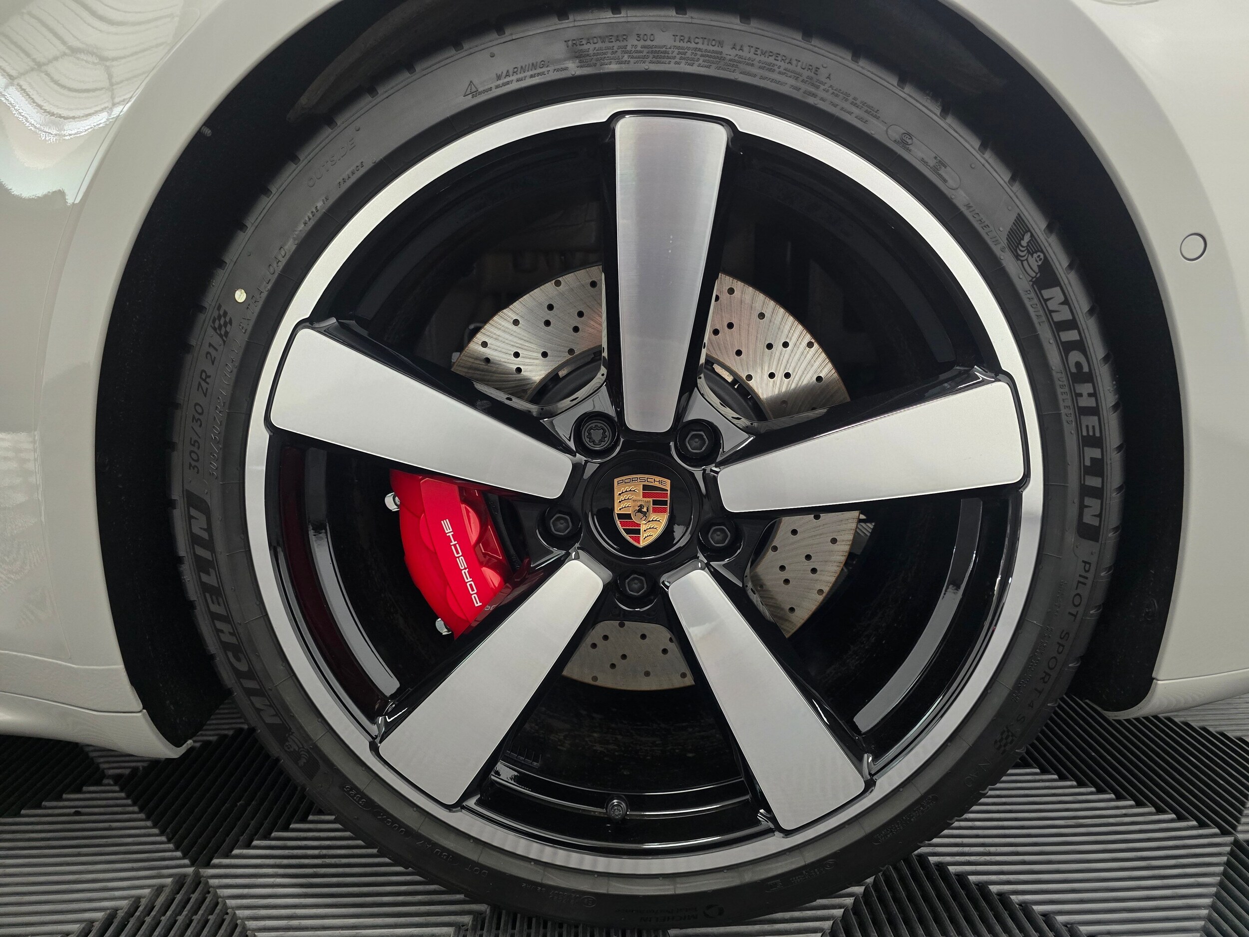 2026 Porsche 911 S - Photo 32