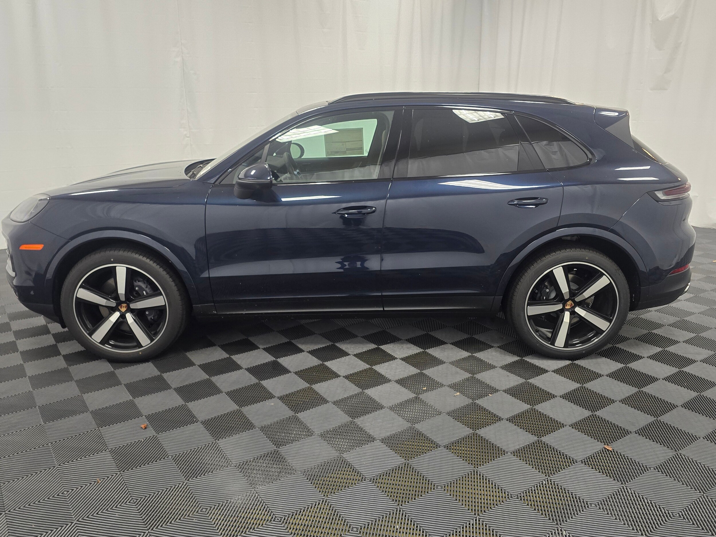 2026 Porsche Cayenne photo 2