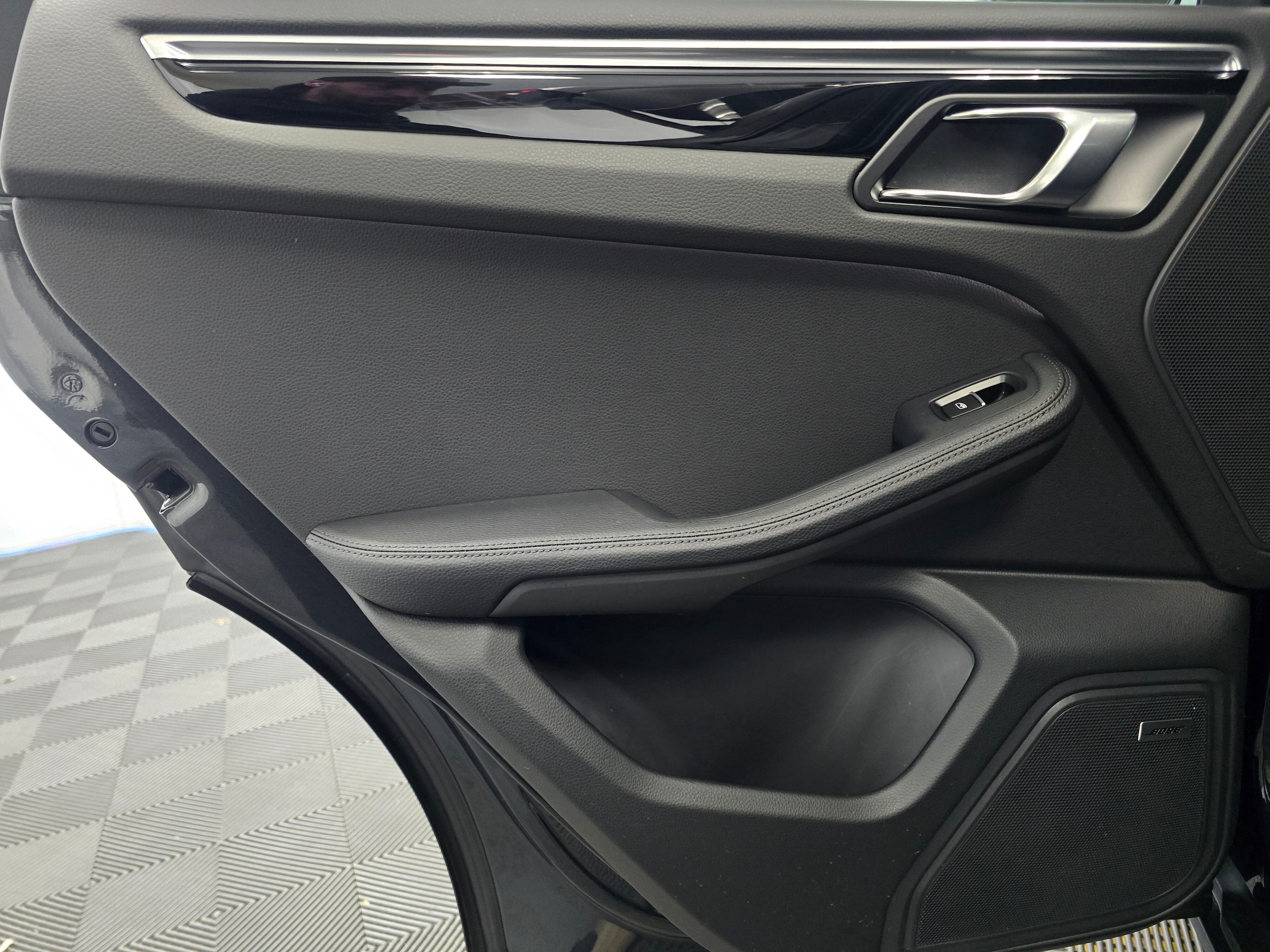 2025 Porsche Macan - Photo 20