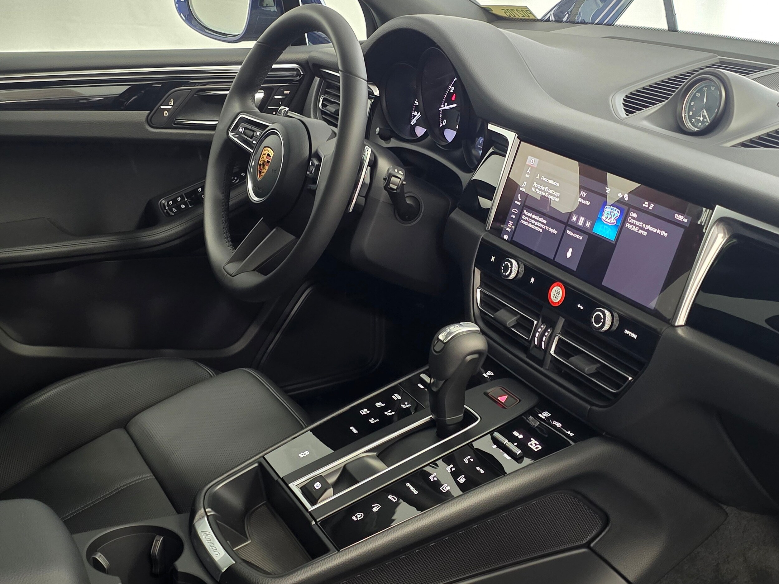 2026 Porsche Macan T - Photo 29