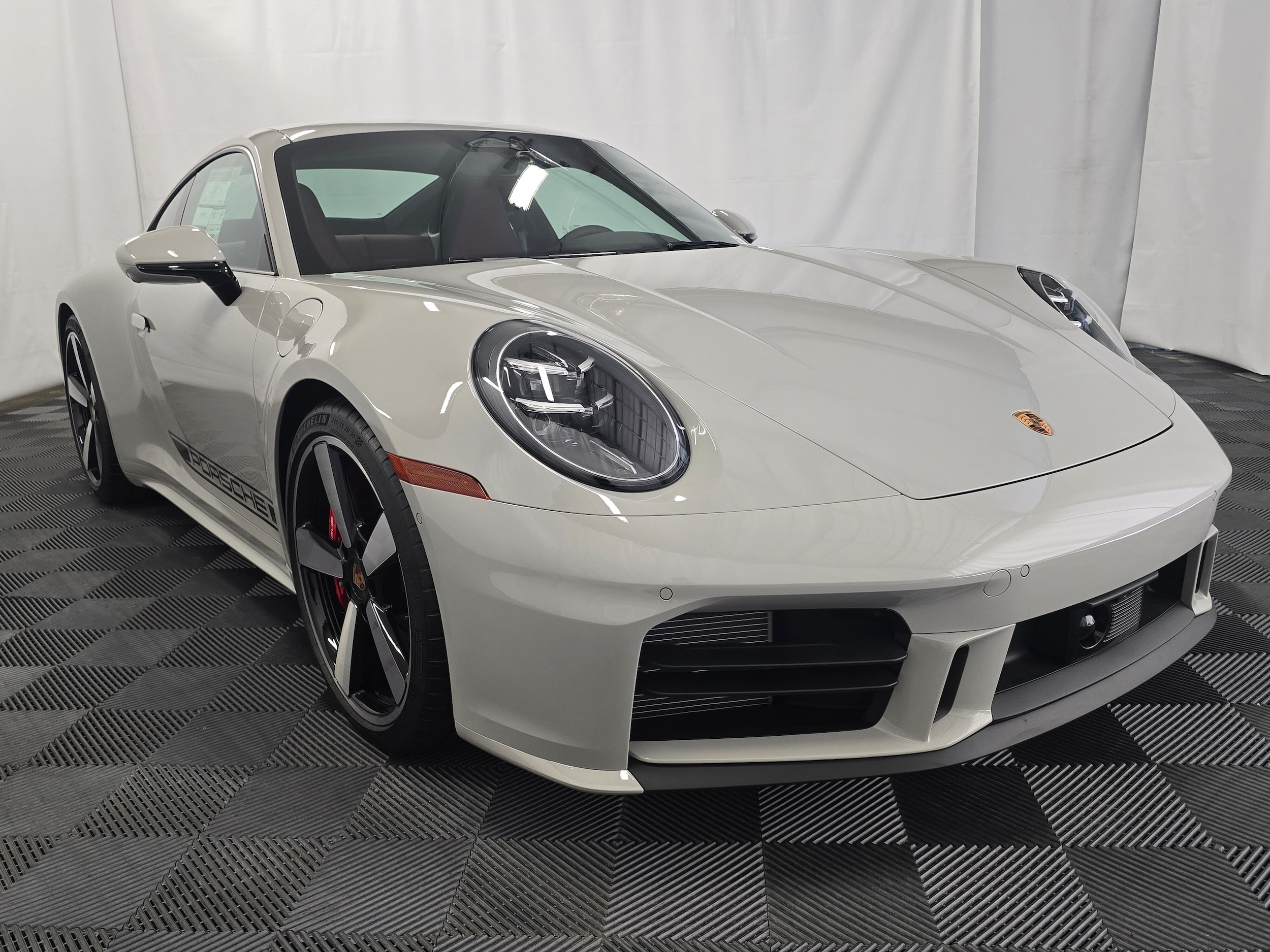 2026 Porsche 911 S - Photo 9