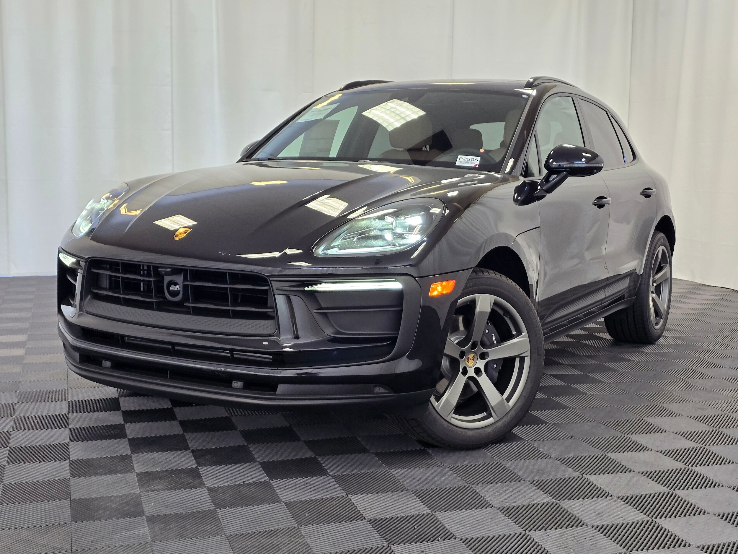 2025 Porsche Macan's photo