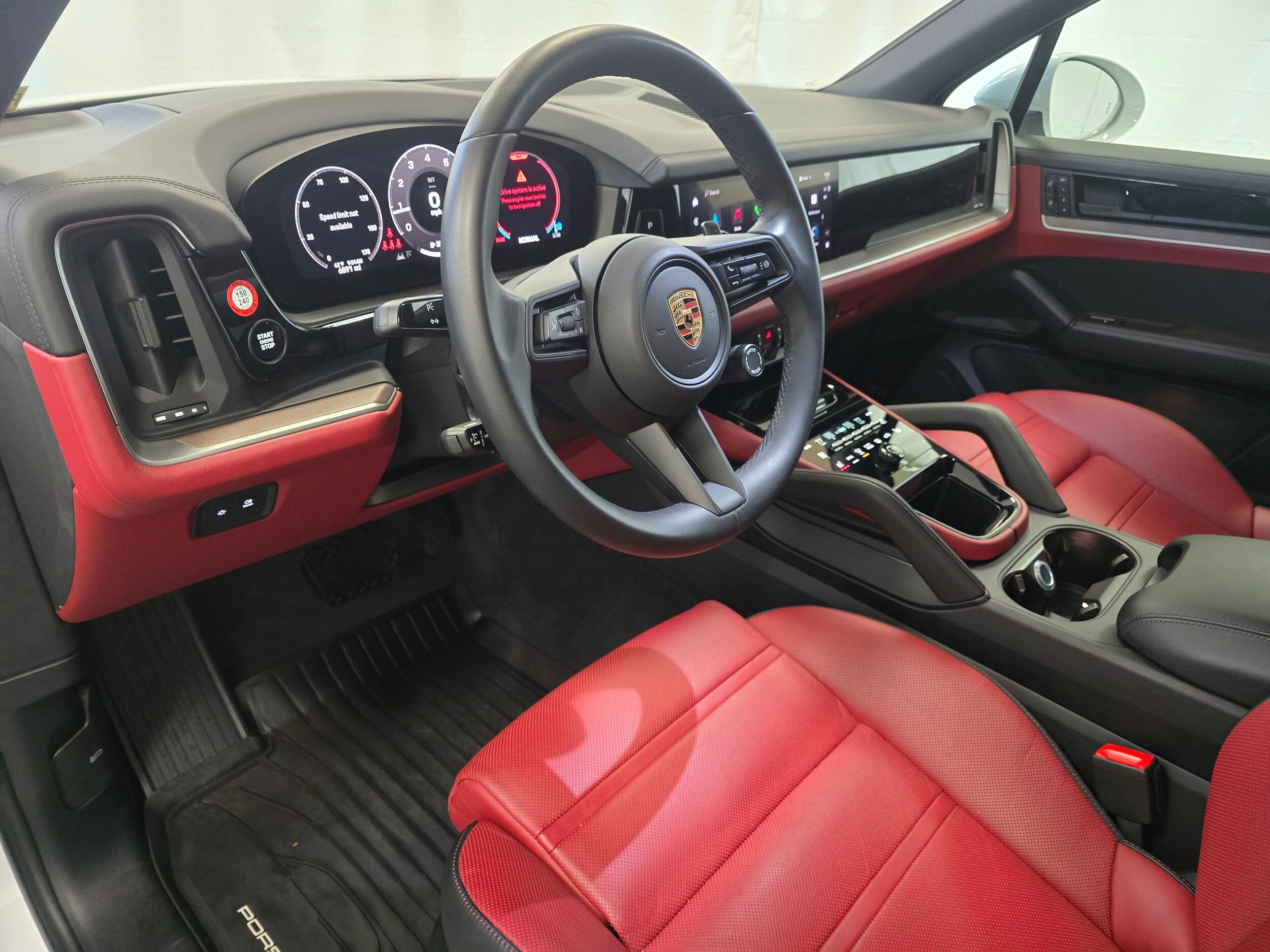 2024 Porsche Cayenne photo 3