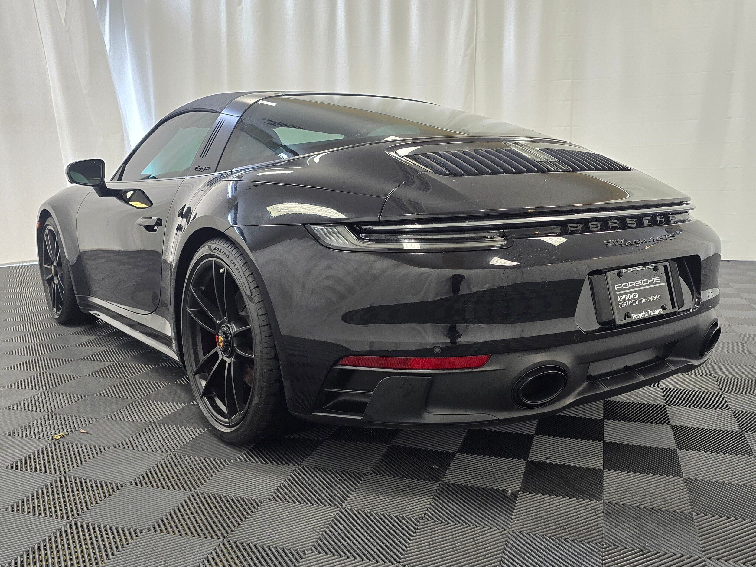 2024 Porsche 911 GTS photo 3