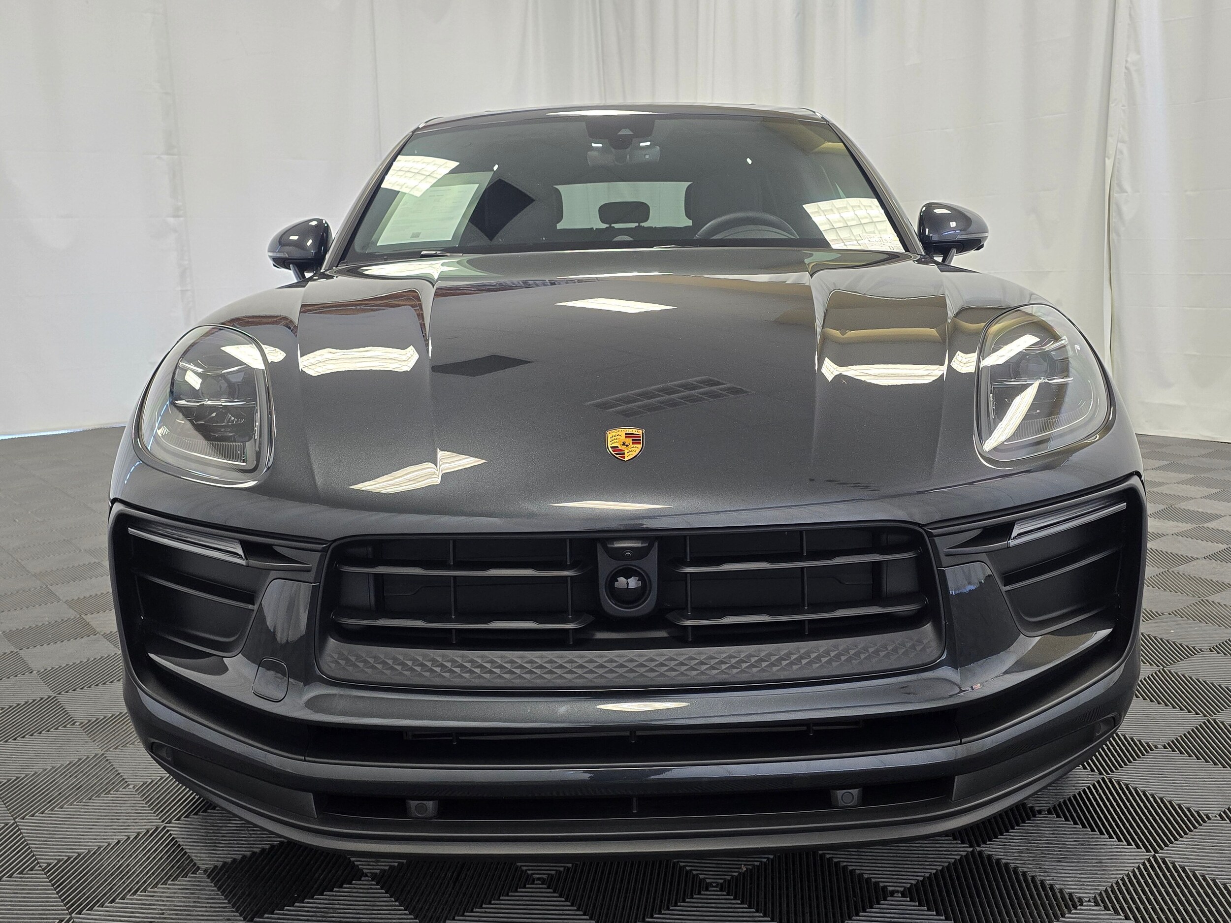 2025 Porsche Macan - Photo 10