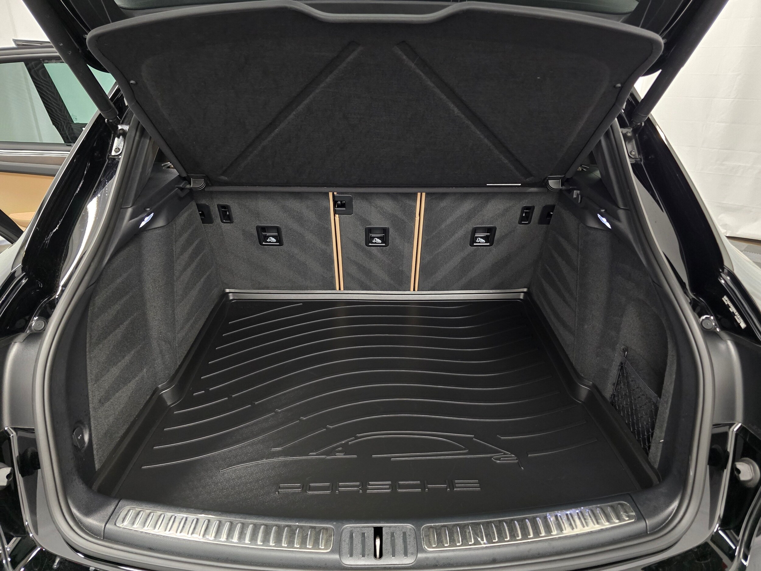 2025 Porsche Macan - Photo 12