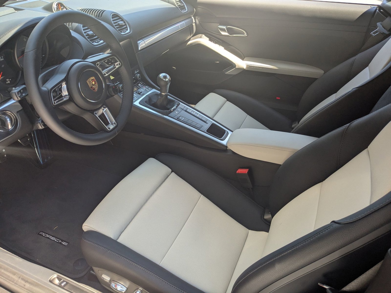 2025 Porsche Cayman S photo 4