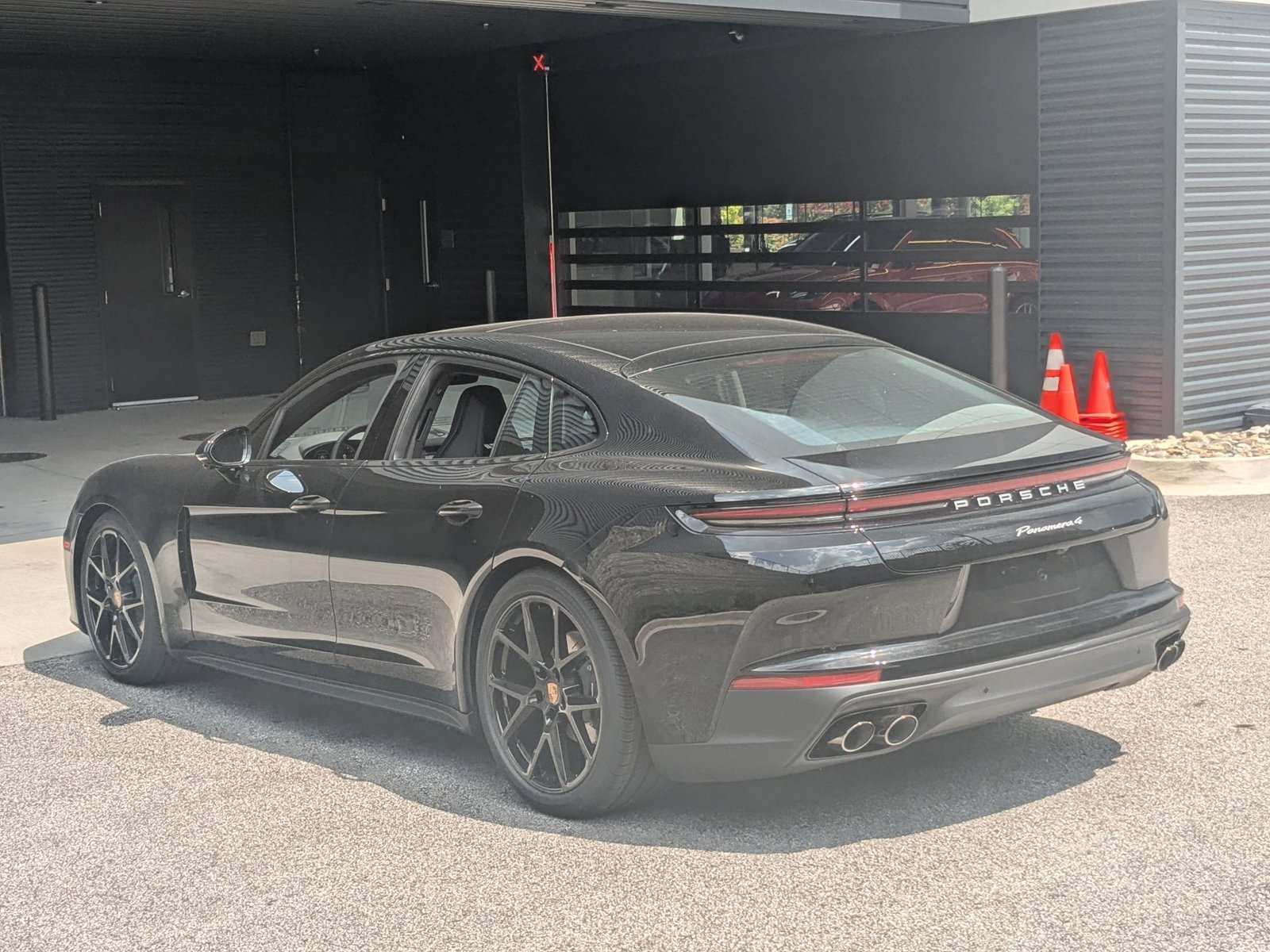 2025 Porsche Panamera 4 photo 2