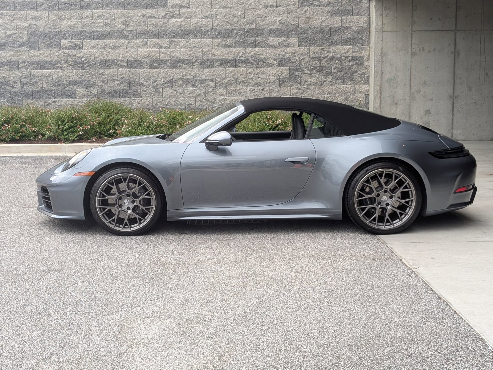 2025 Porsche 911 Cabriolet photo 2