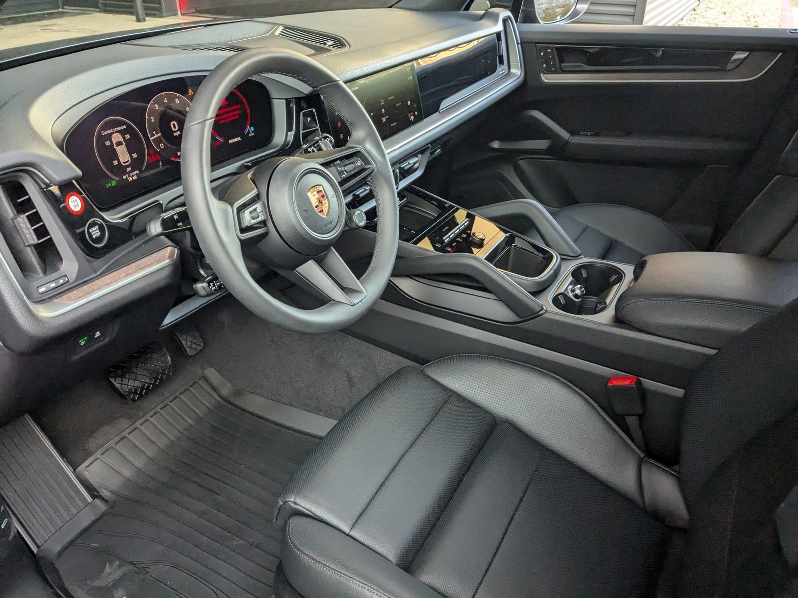 2025 Porsche Cayenne S photo 2