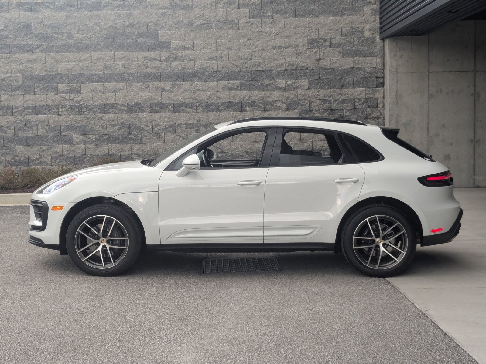 Certified 2022 Porsche Macan Base with VIN WP1AA2A58NLB08216 for sale in Cockeysville, MD