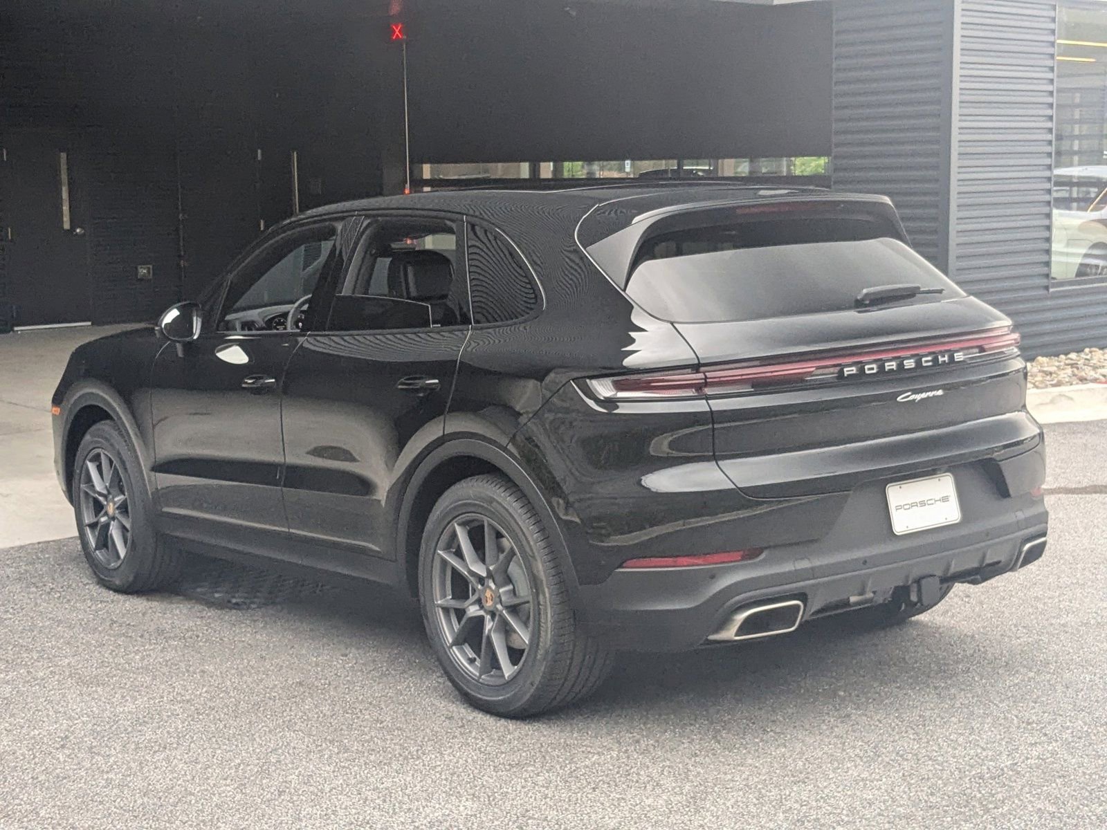 2025 Porsche Cayenne photo 3