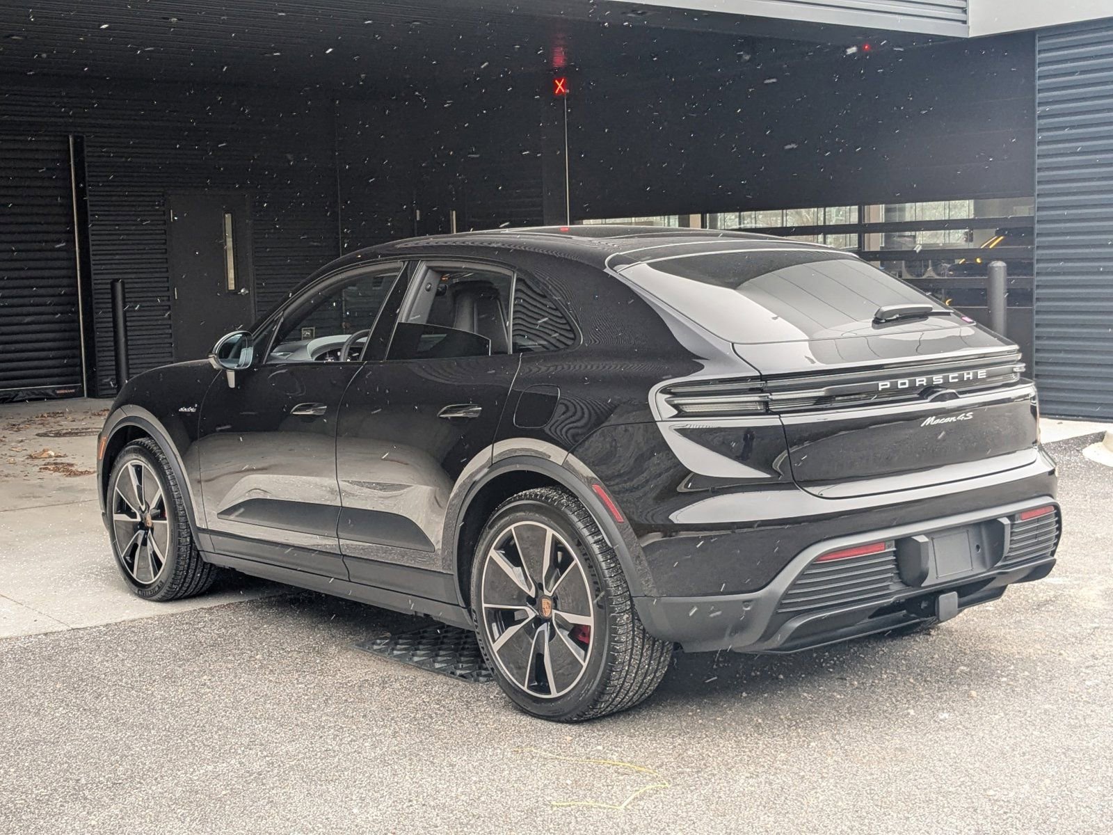 2025 Porsche Macan Electric photo 3