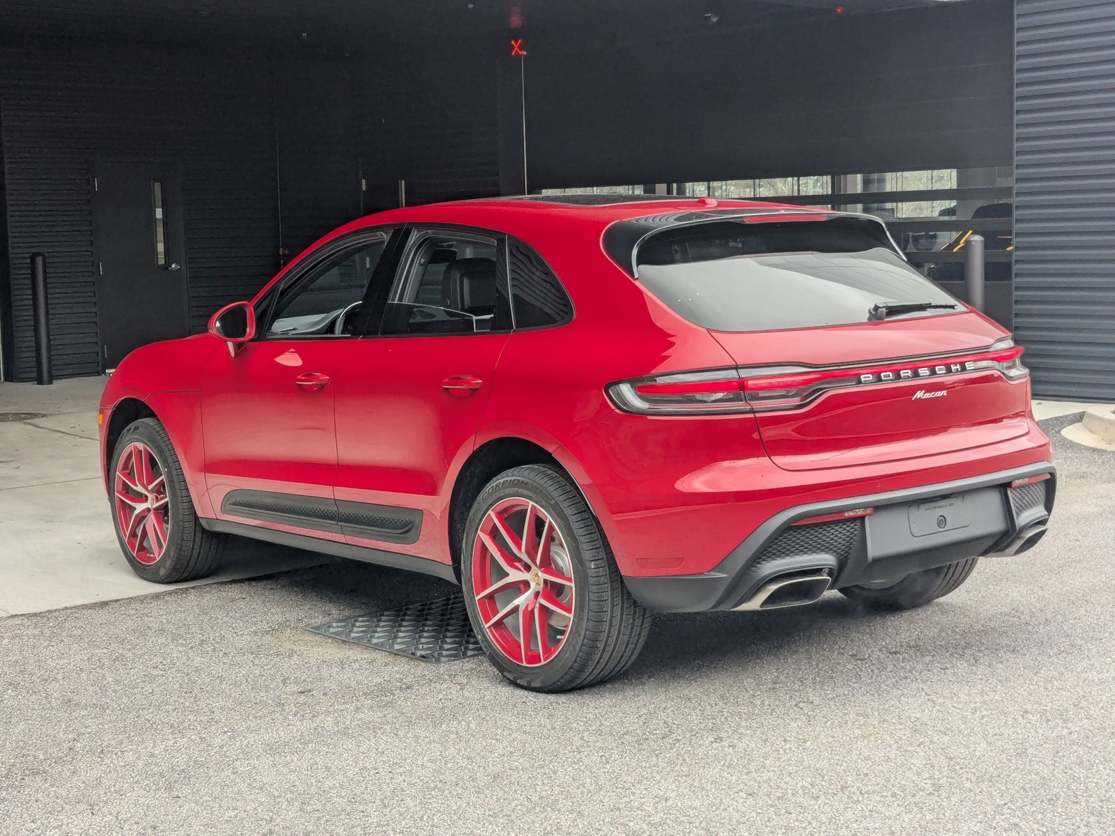 2025 Porsche Macan S photo 3