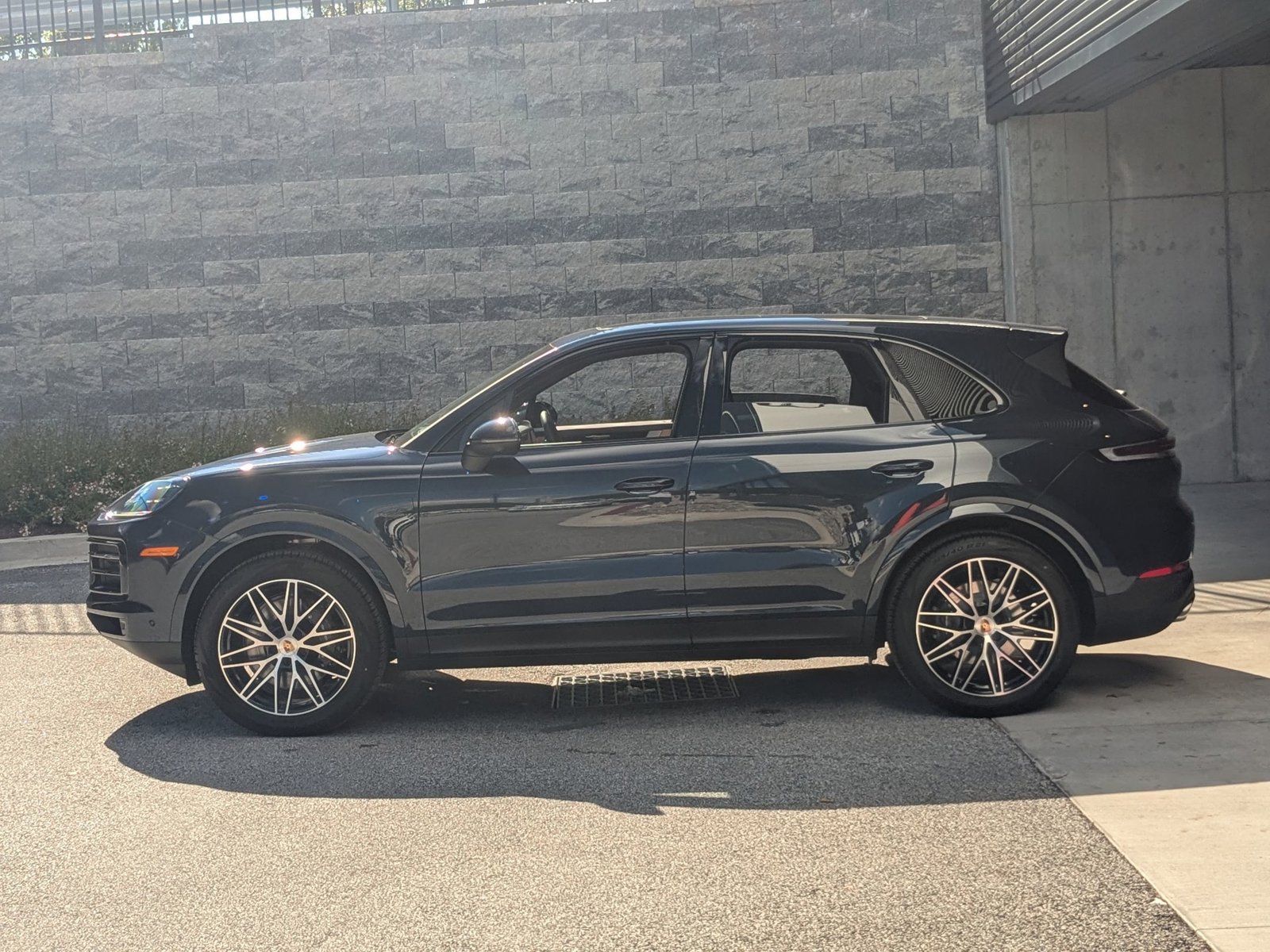 2026 Porsche Cayenne photo 2