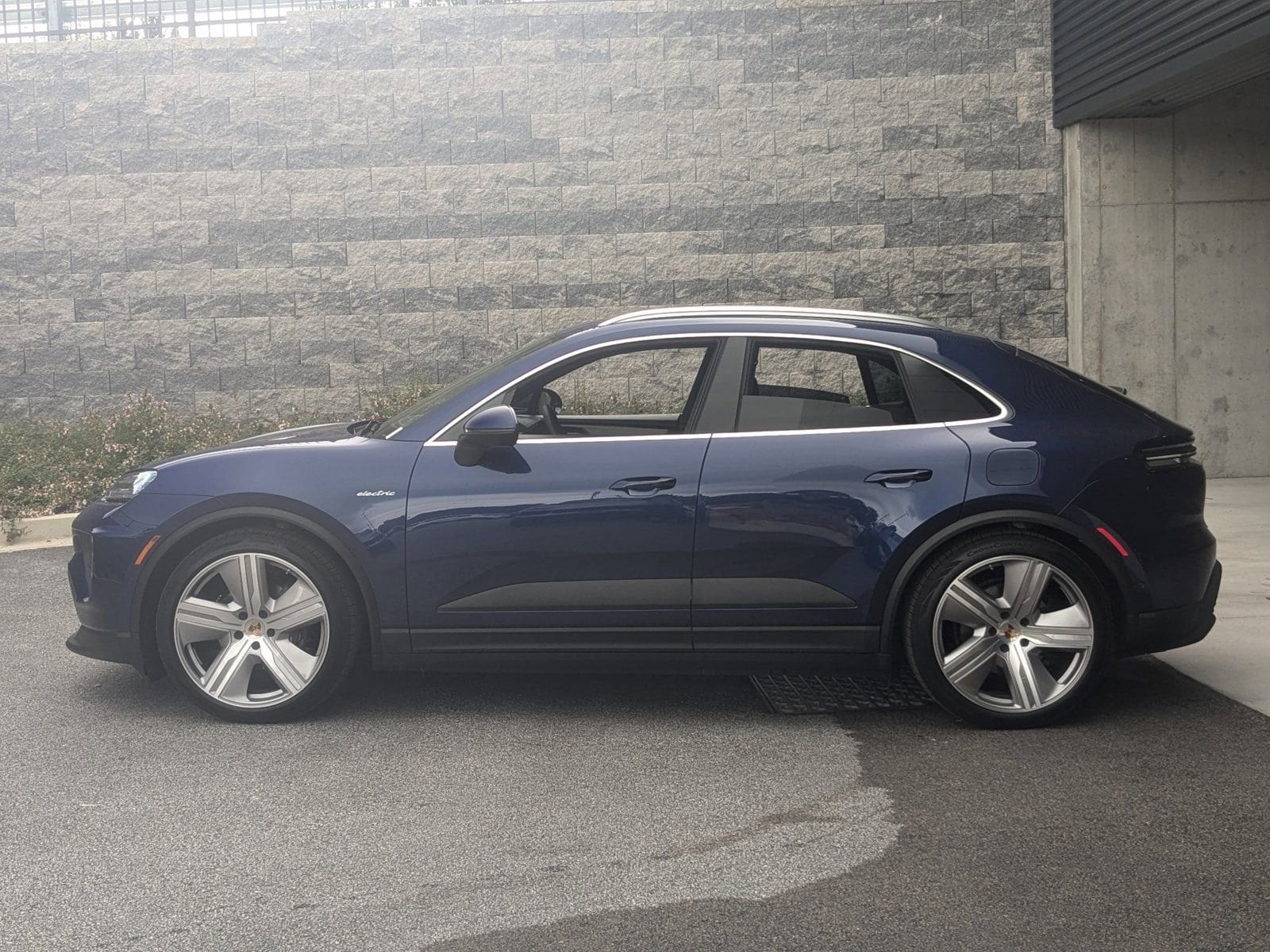 Used 2024 Porsche Macan Base with VIN WP1AA2XA2RL000195 for sale in Cockeysville, MD