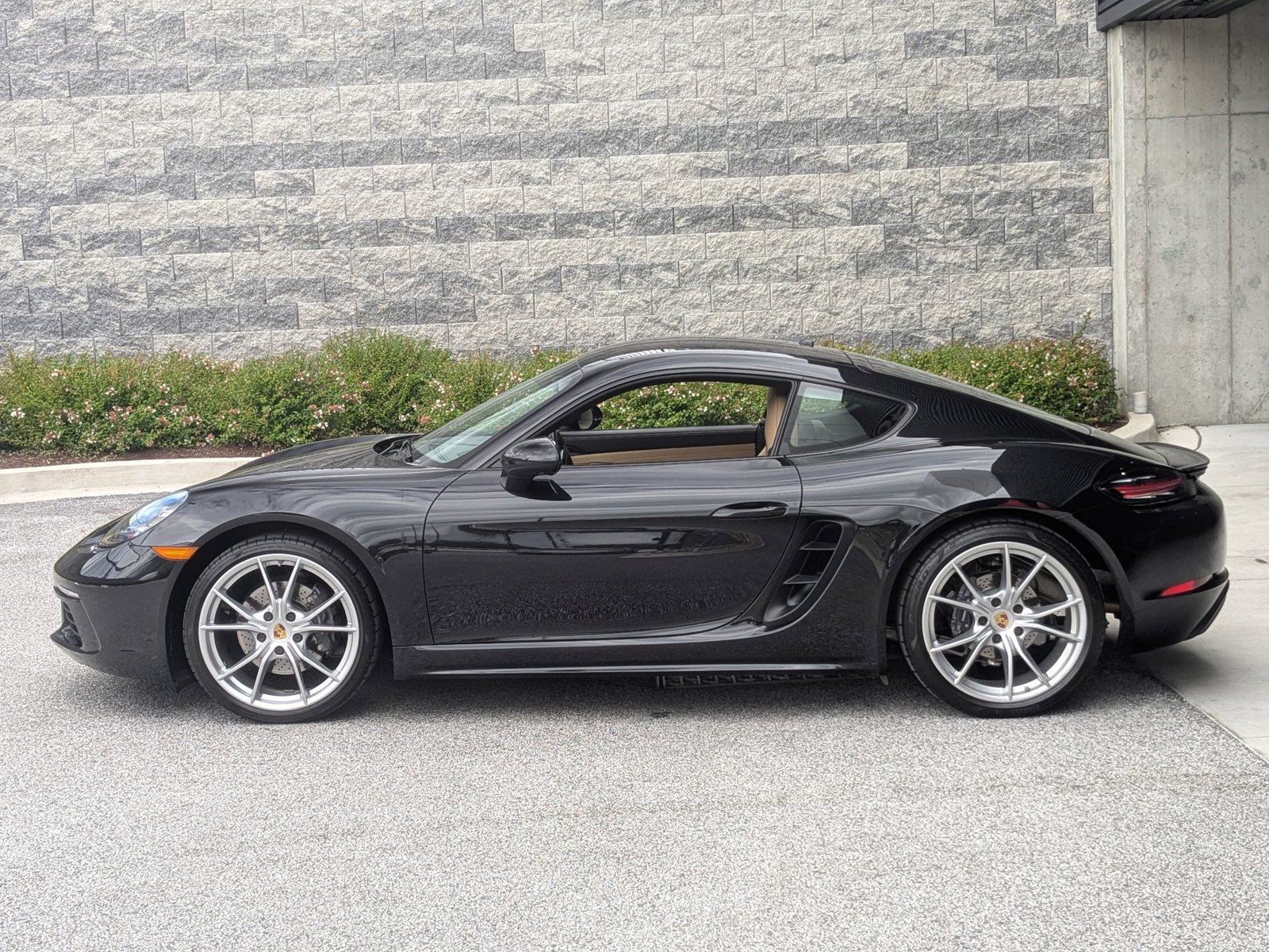 2021 Porsche Cayman T photo 2
