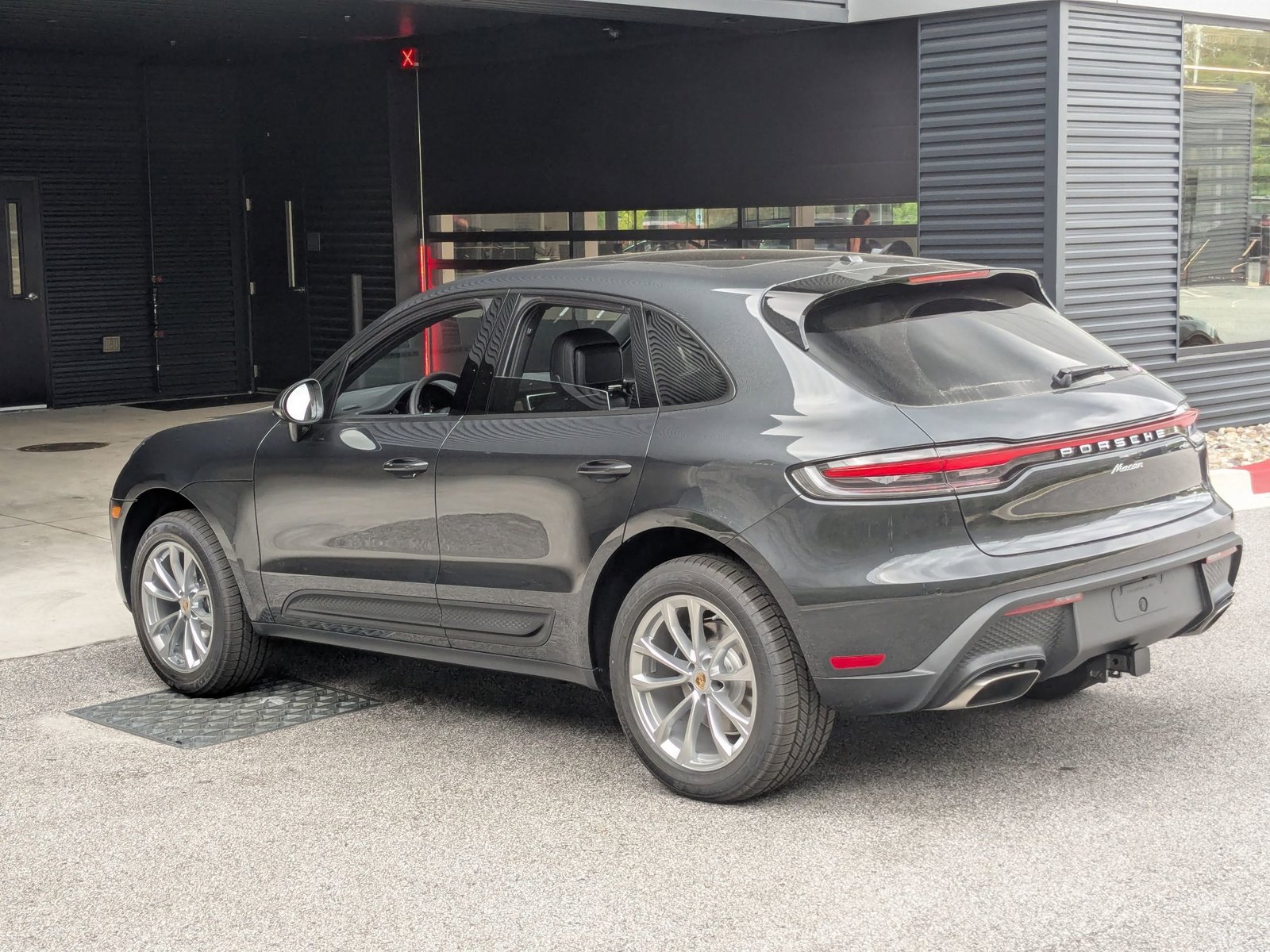 2026 Porsche Macan T photo 3