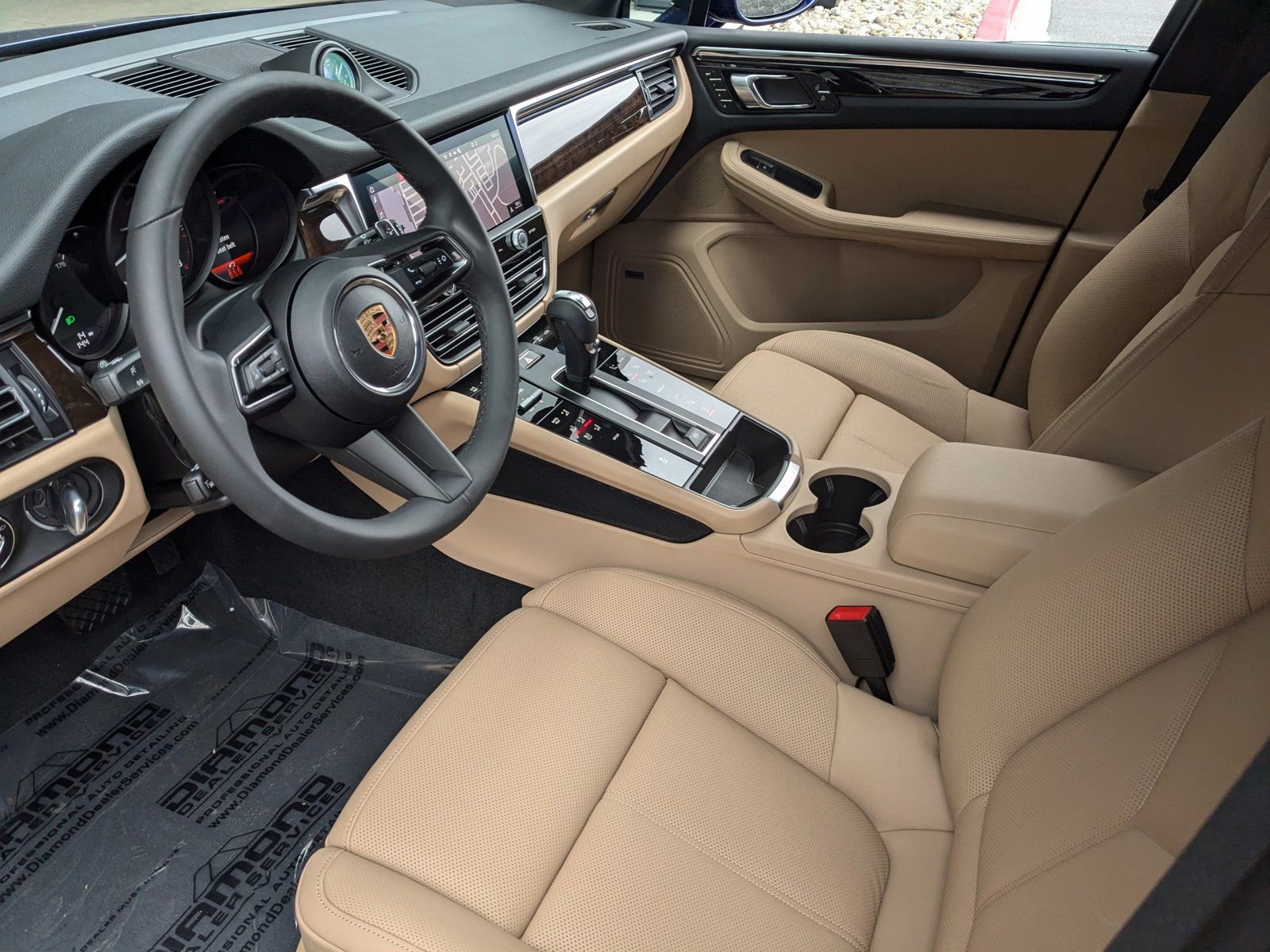 2025 Porsche Macan S photo 4