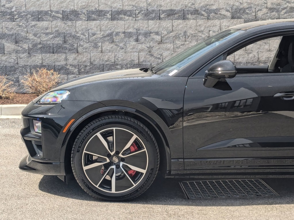 New 2025 Porsche Macan Electric Turbo SUV