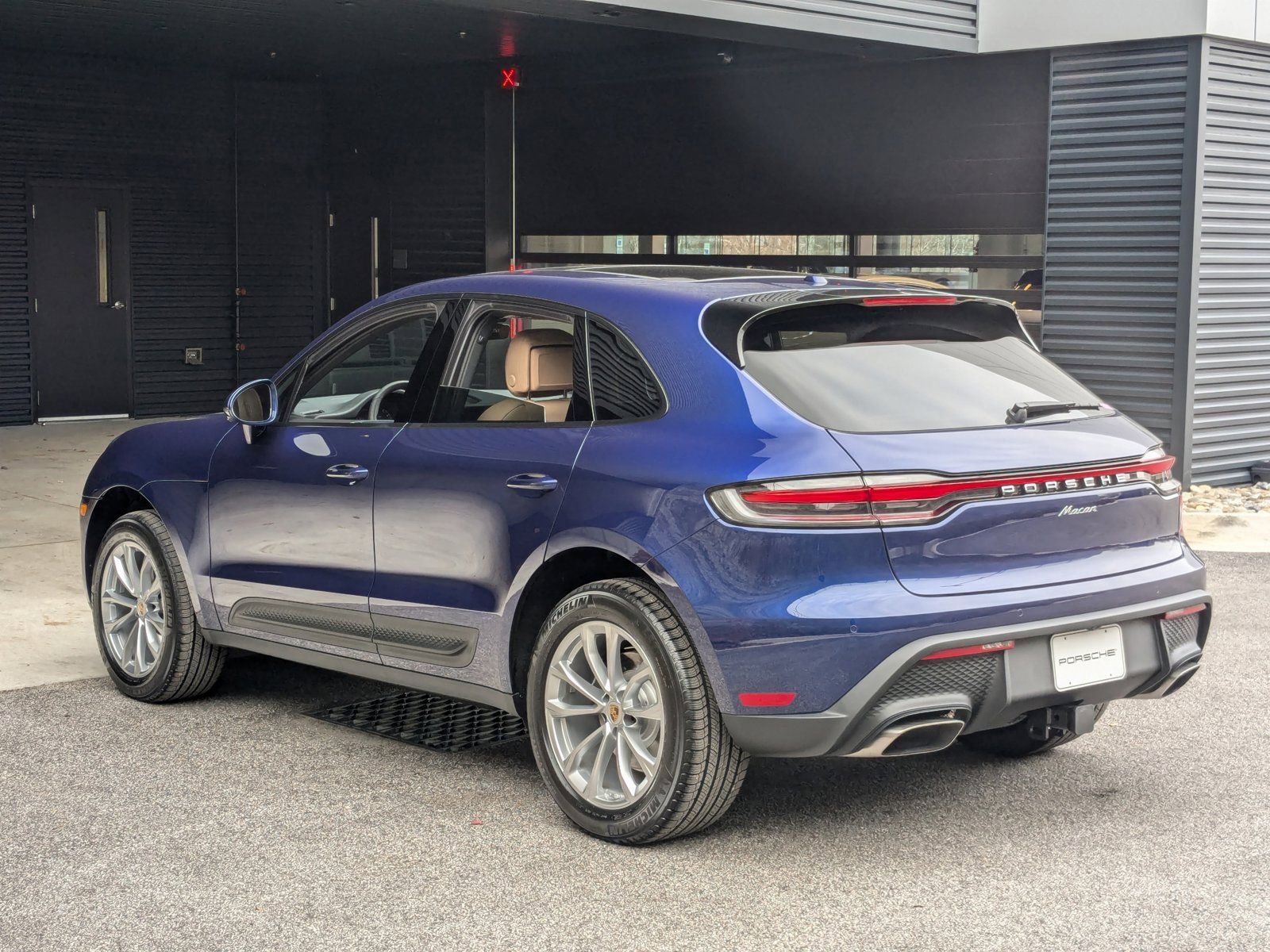2025 Porsche Macan S photo 3